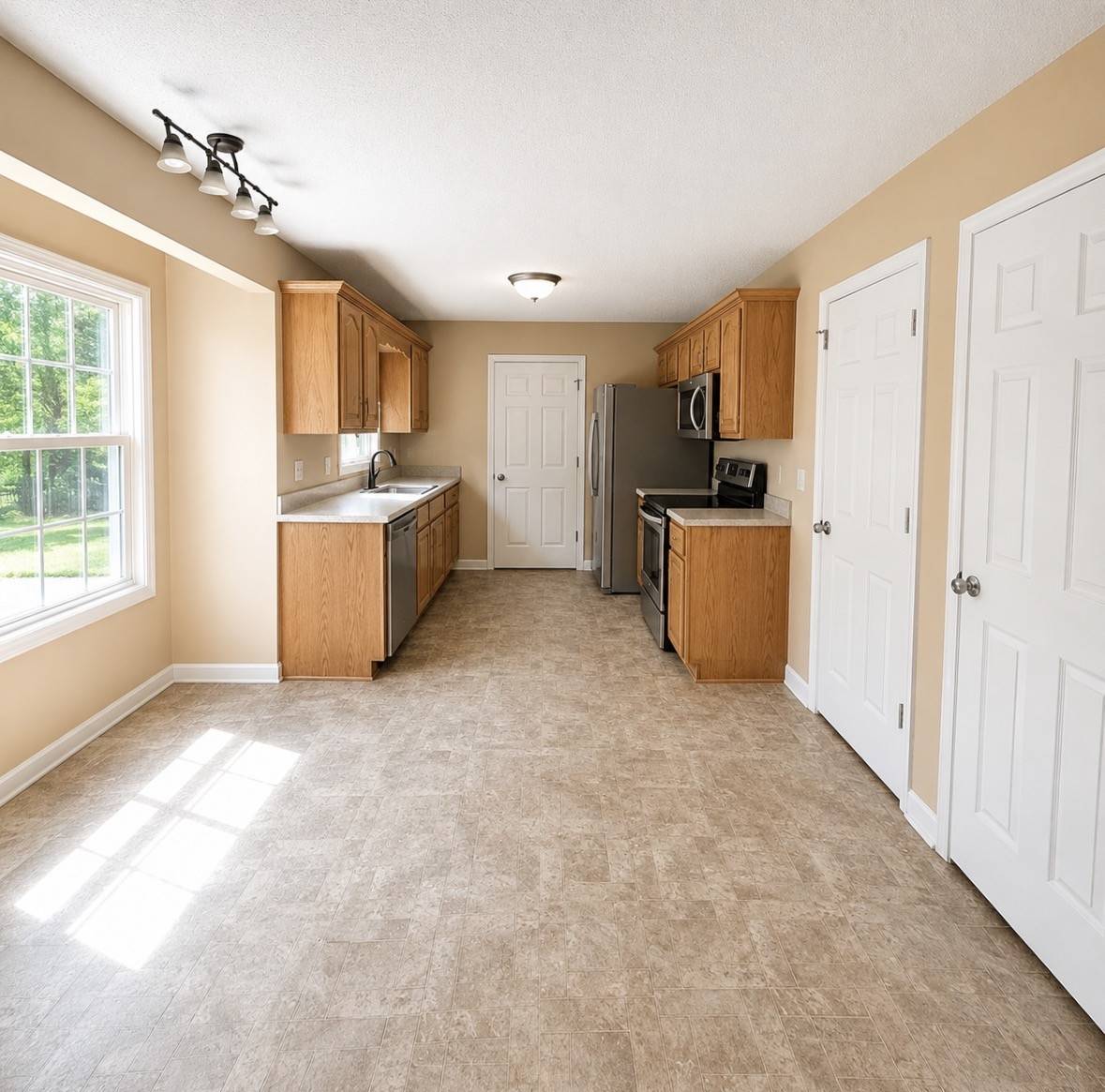 1927 Needmore Rd, Clarksville, TN 37042
