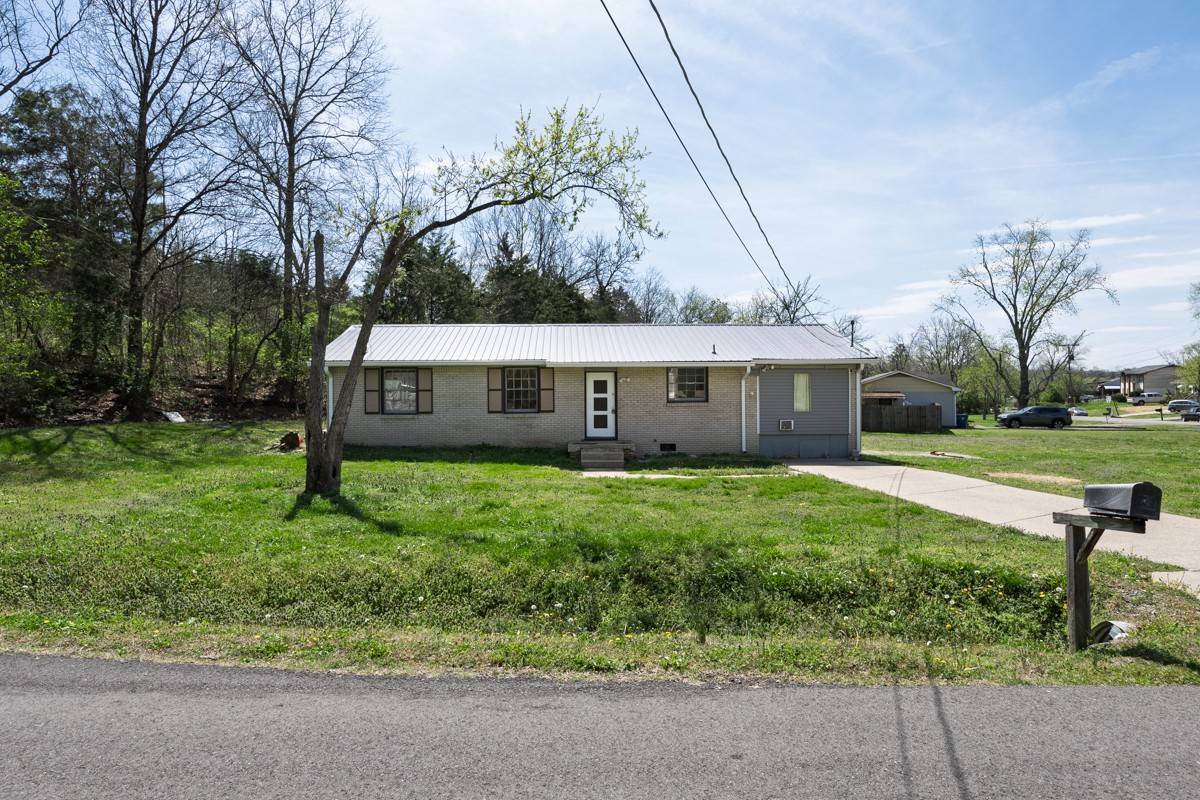 104 Hilltop Dr, Hendersonville, TN 37075