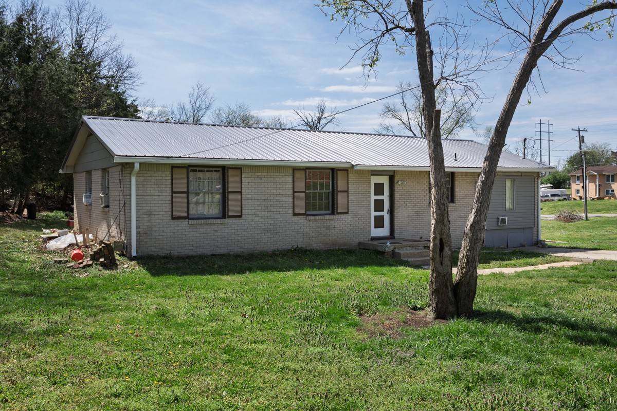 104 Hilltop Dr, Hendersonville, TN 37075