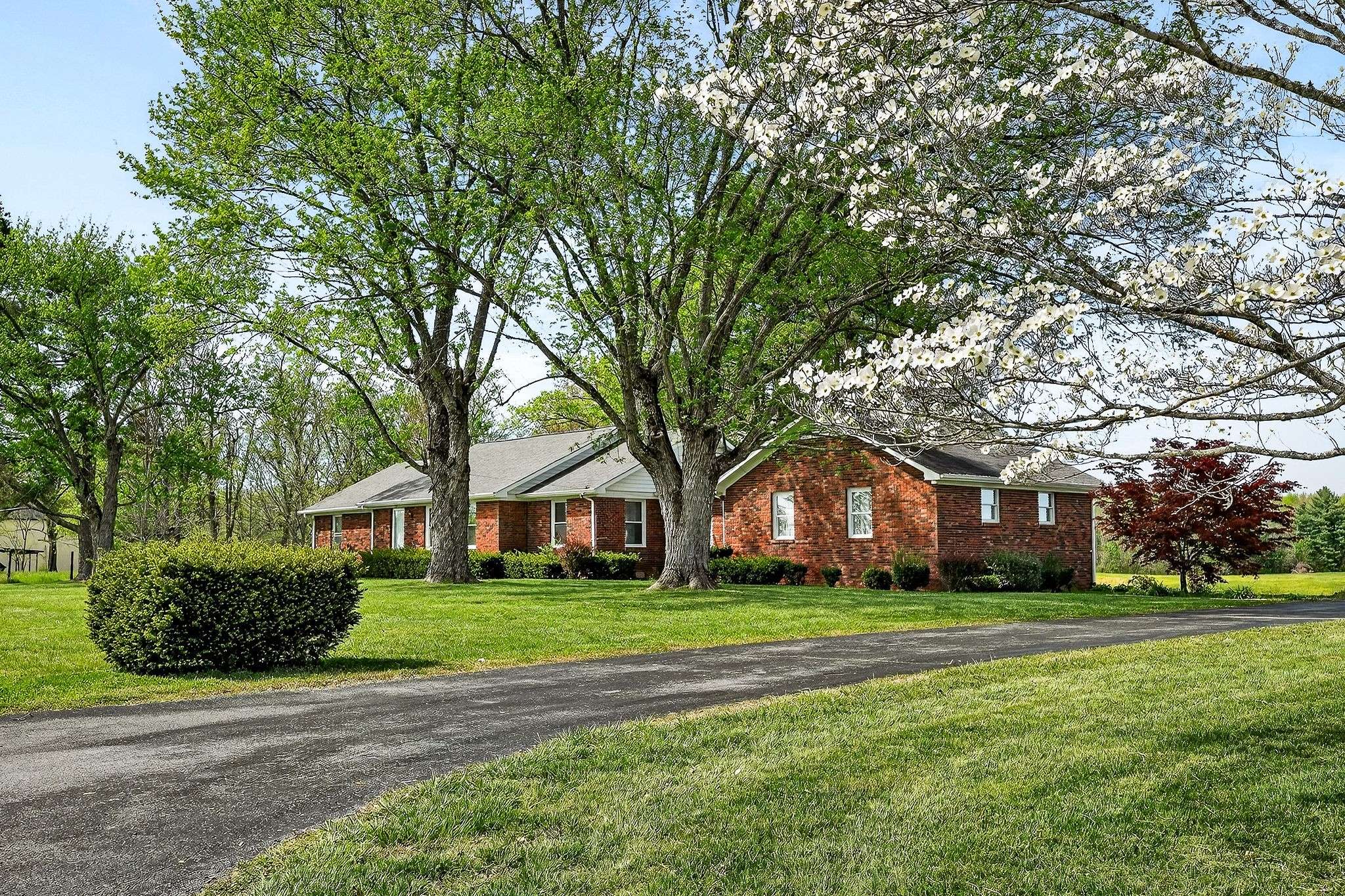 530 W Main St, Smithville, TN 37166
