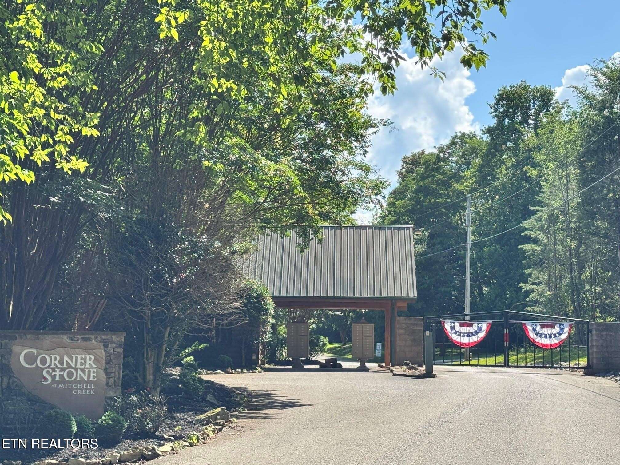 626 N Pointe Tr, Allons, TN 38541