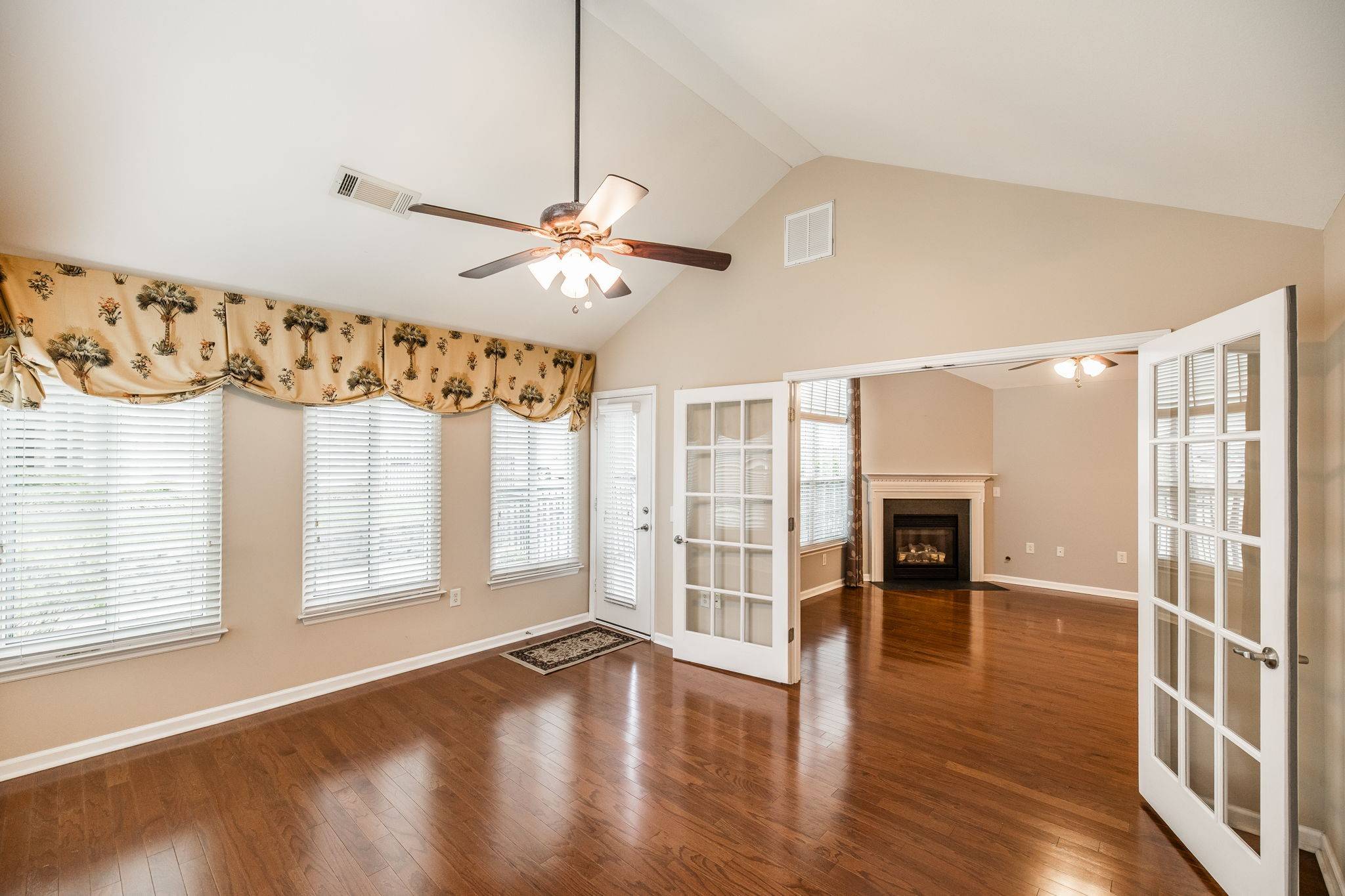 825 Browns Ln #201, Gallatin, TN 37066