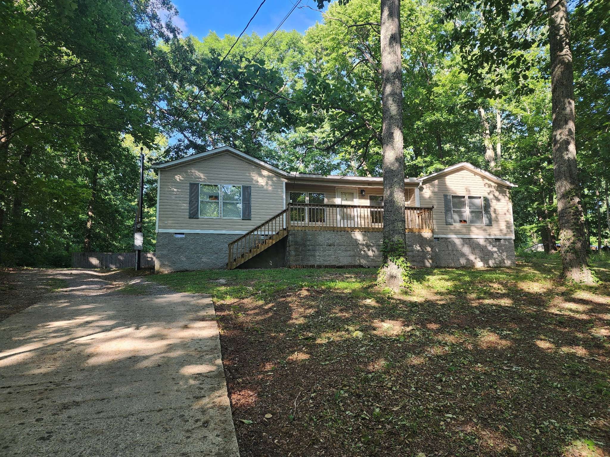 198 Neil Dr, Smithville, TN 37166