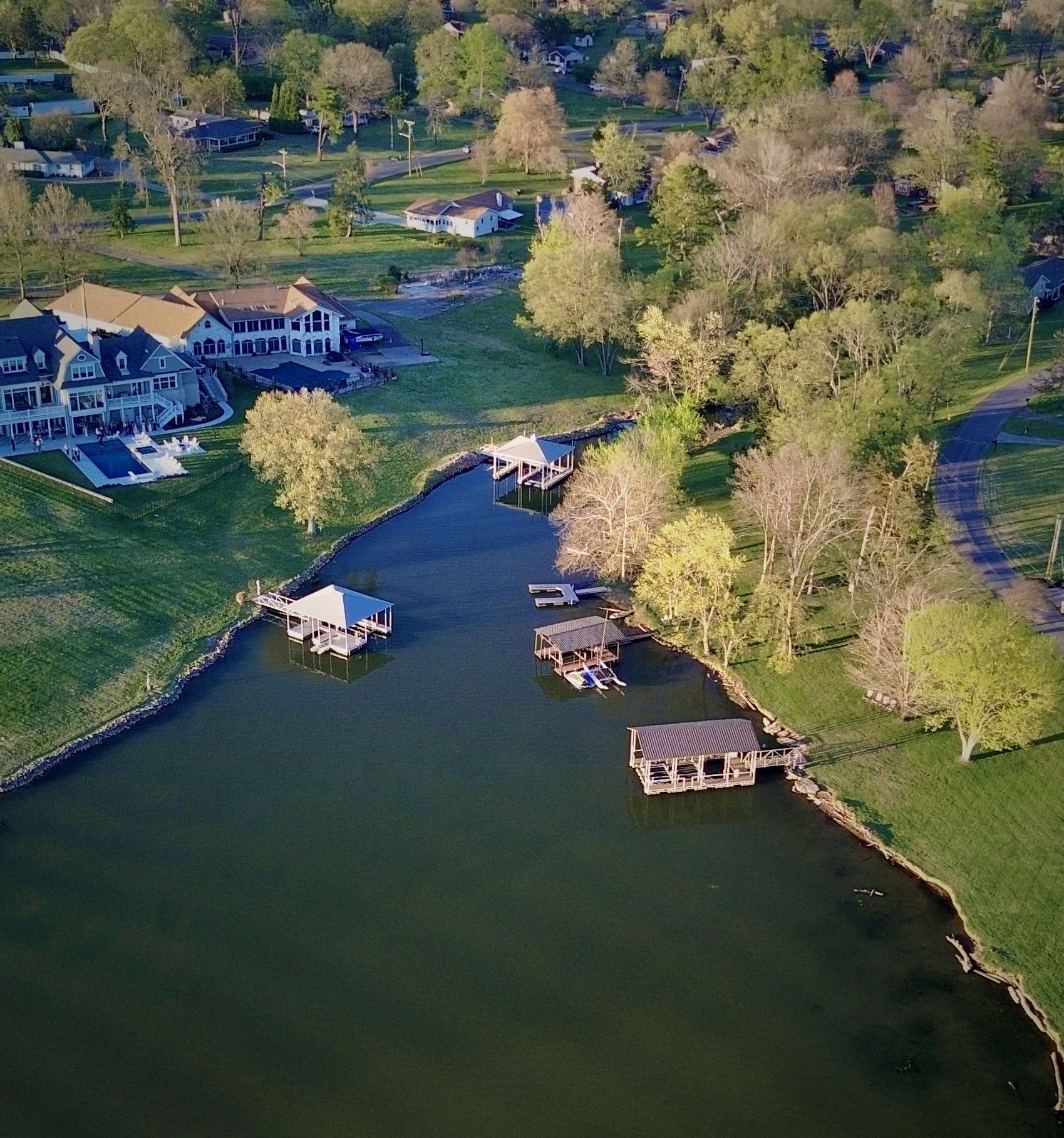 216 Cherokee Rd, Hendersonville, TN 37075