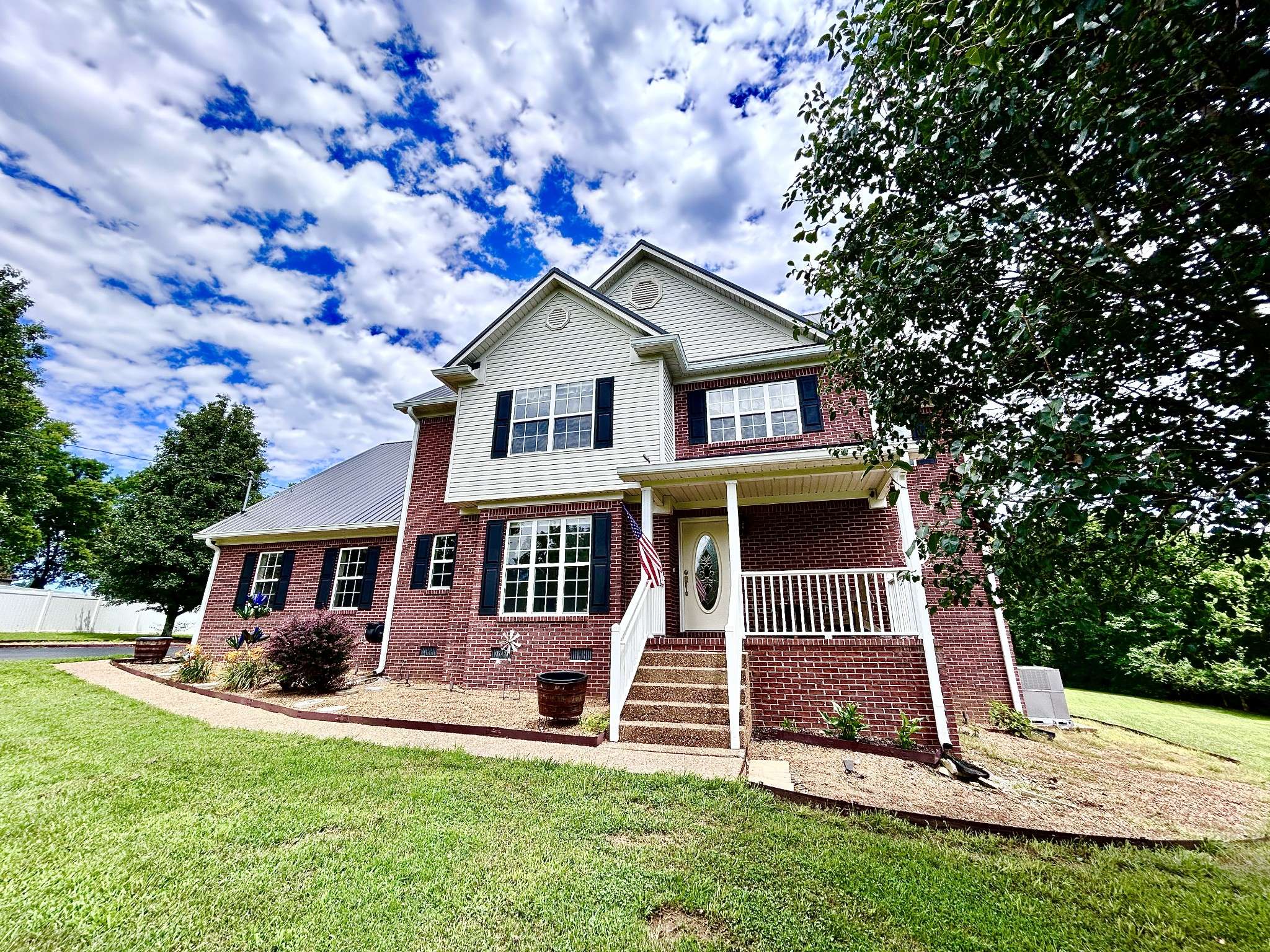 1109 Stonehenge Ct, Columbia, TN 38401