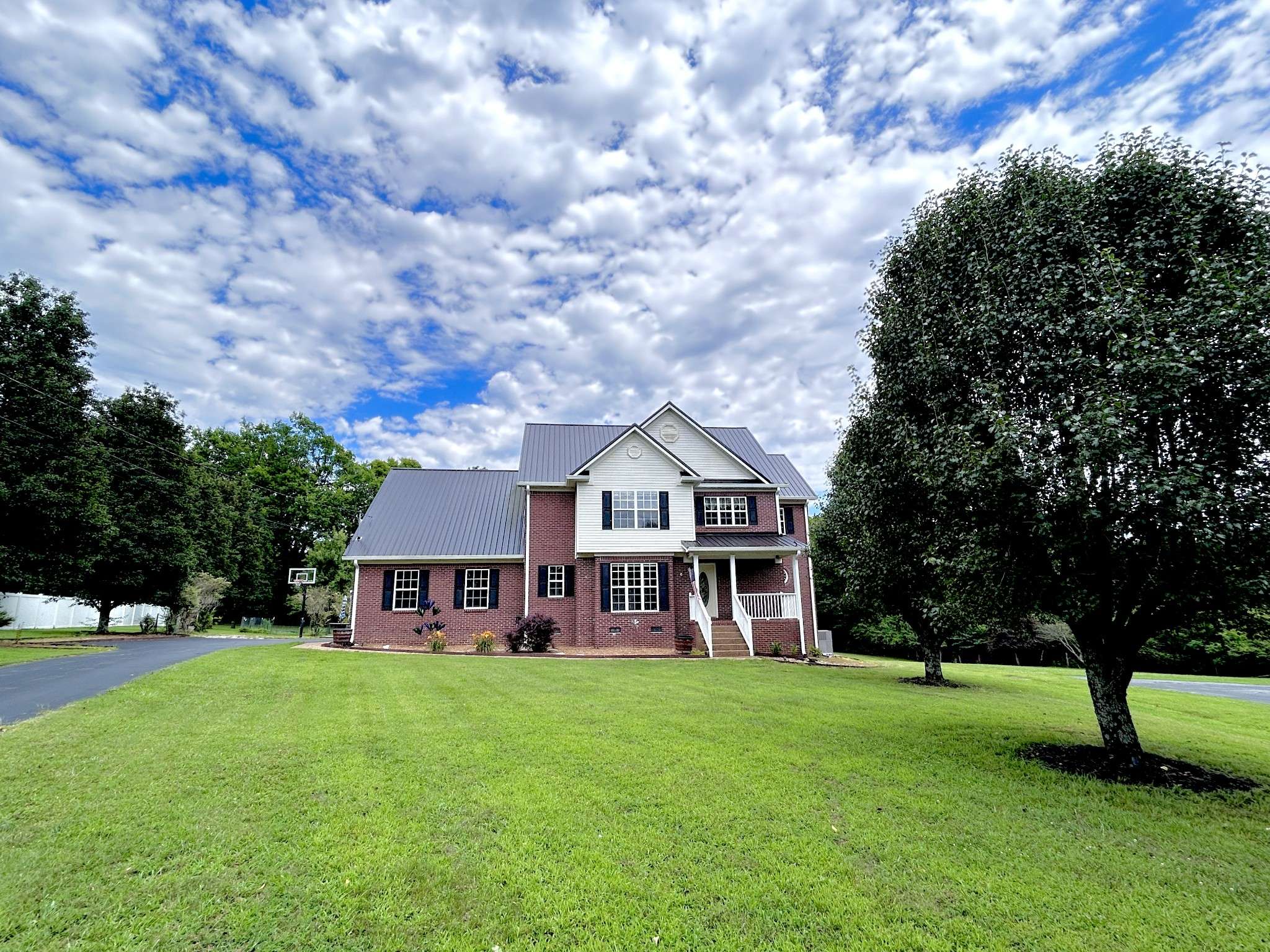 1109 Stonehenge Ct, Columbia, TN 38401
