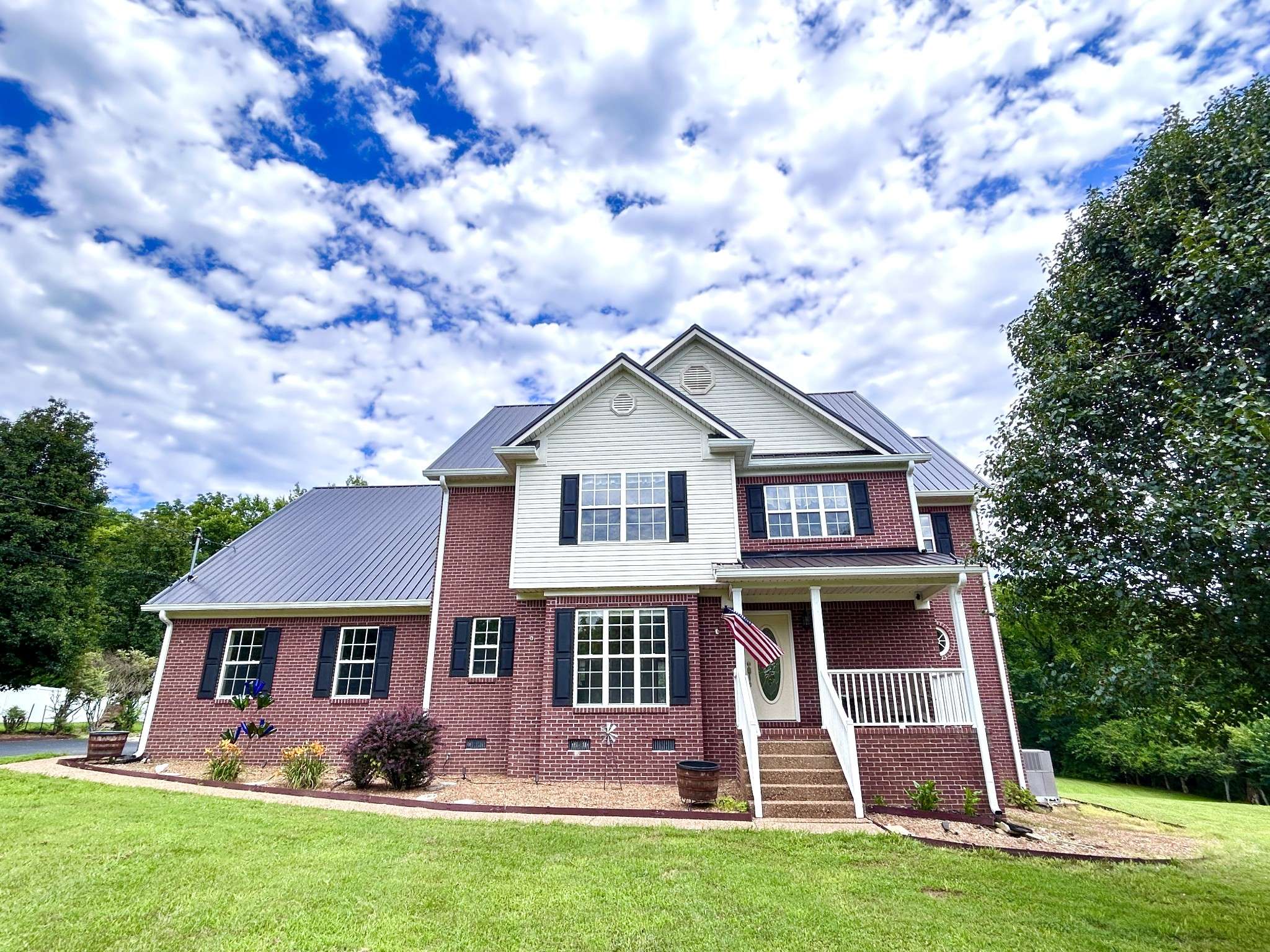 1109 Stonehenge Ct, Columbia, TN 38401