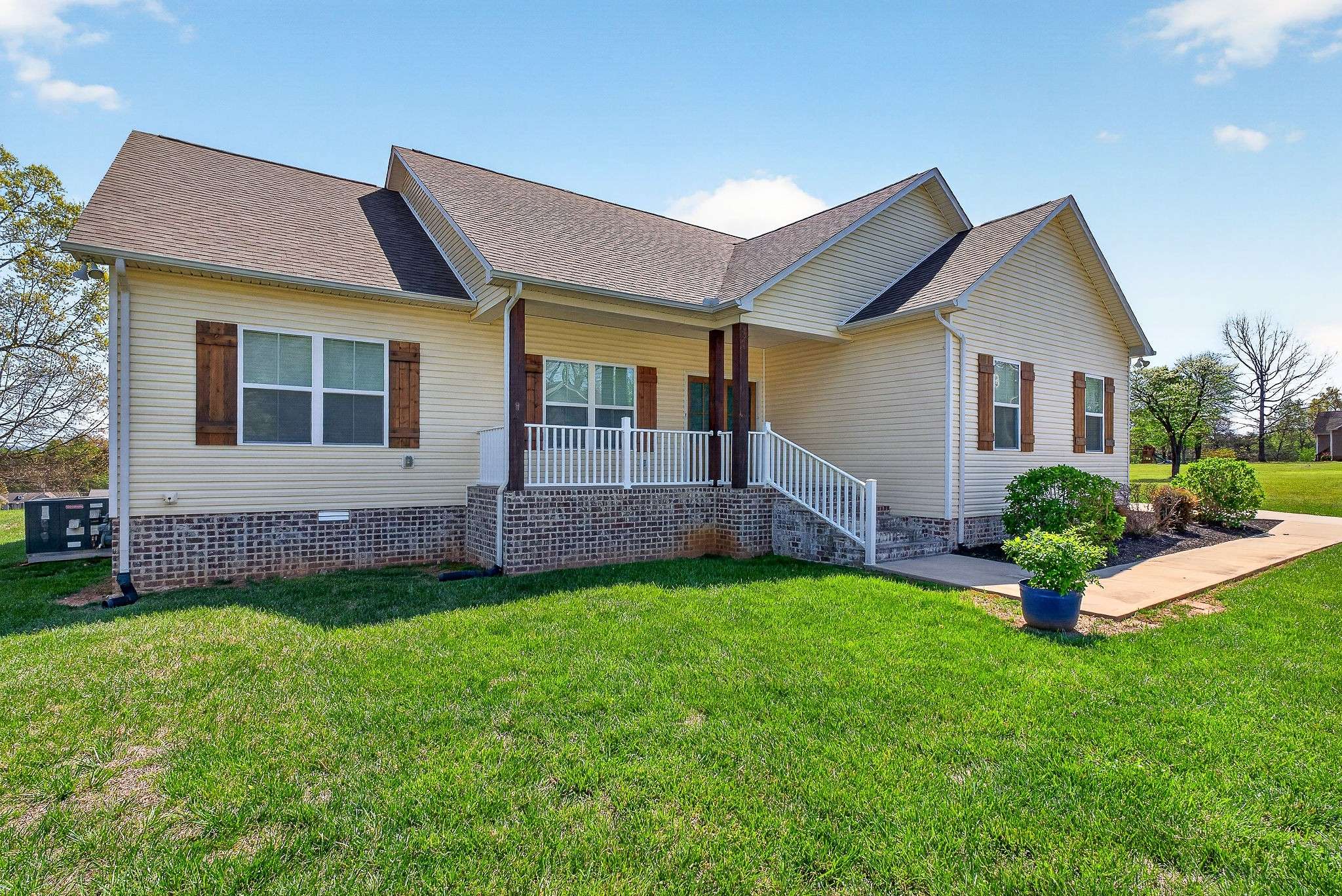 750 Honeysuckle Ln, Sparta, TN 38583