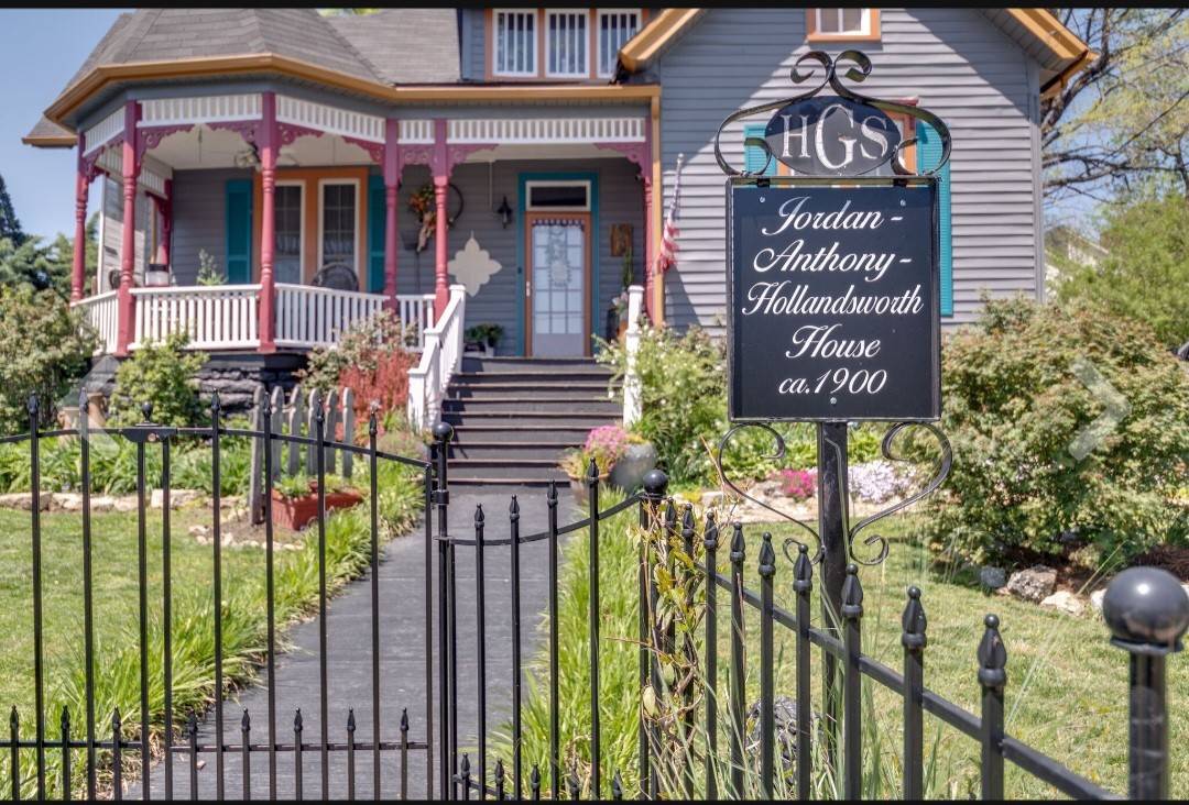 210 S 6th St, Pulaski, TN 38478