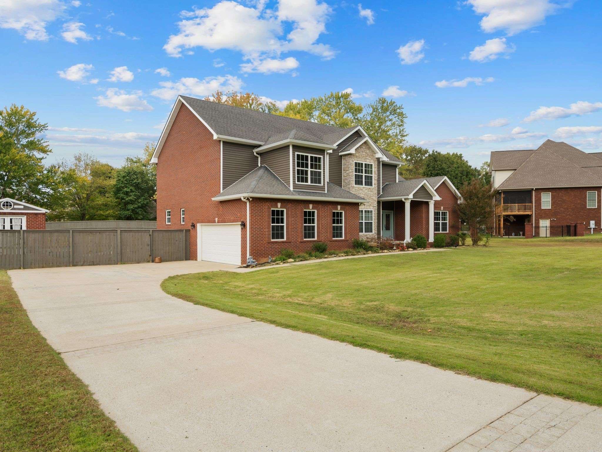 650 Dixie Bee Rd, Clarksville, TN 37043