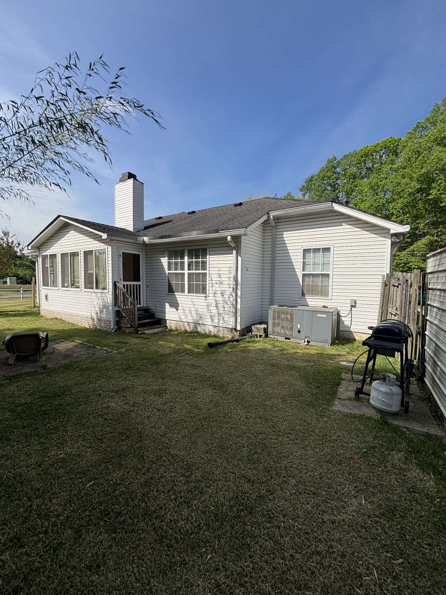 206 Dreaden St, Waverly, TN 37185