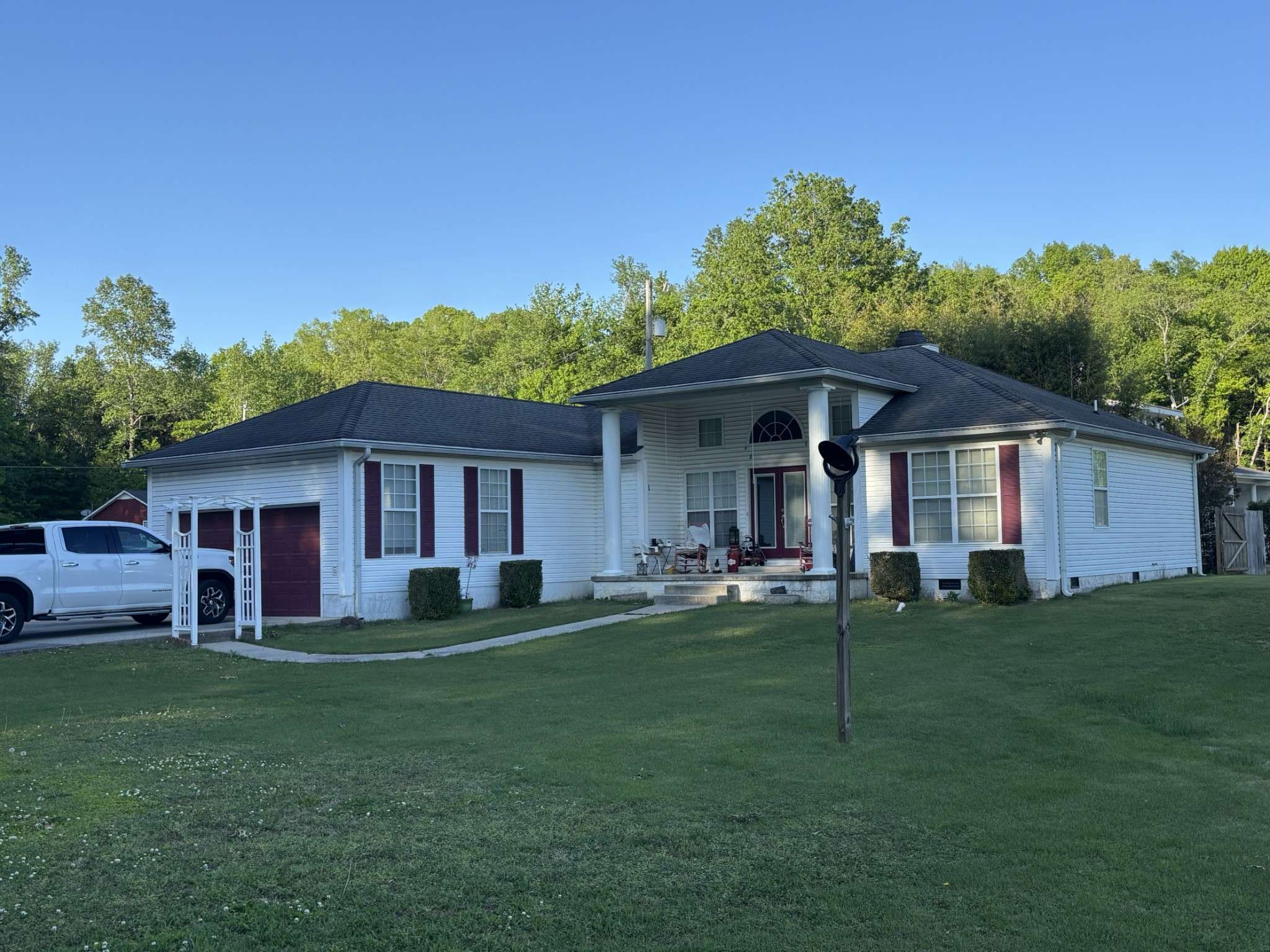 206 Dreaden St, Waverly, TN 37185