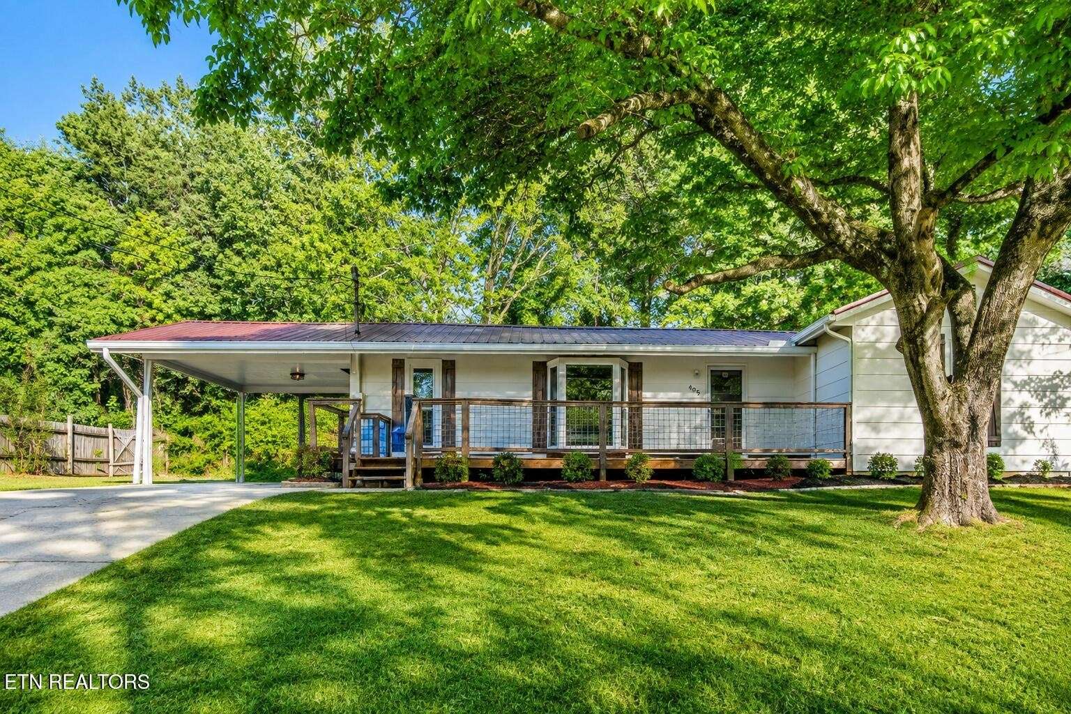 406 McConkey St, Madisonville, TN 37354