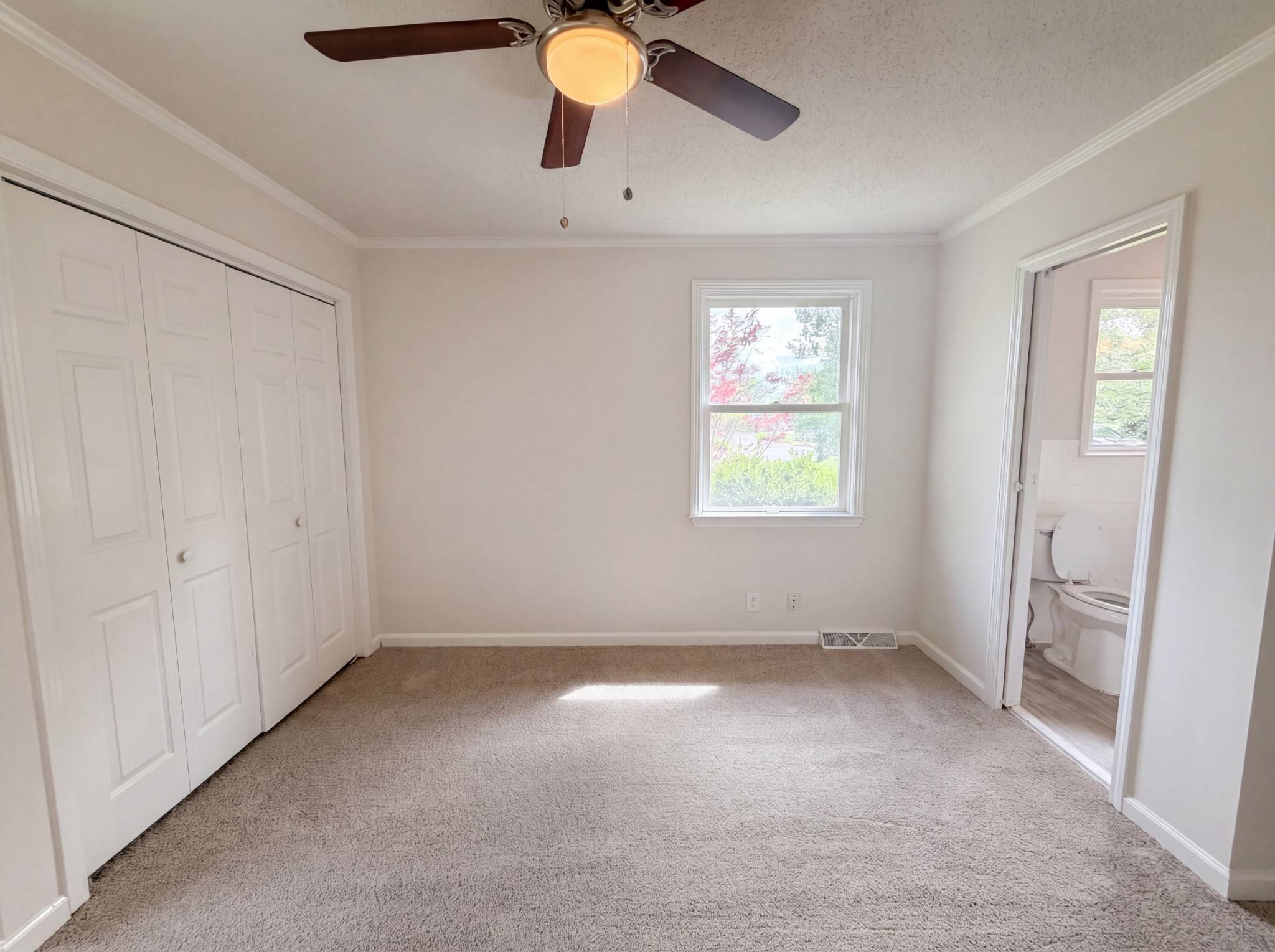 242 Kingswood Dr, Clarksville, TN 37043
