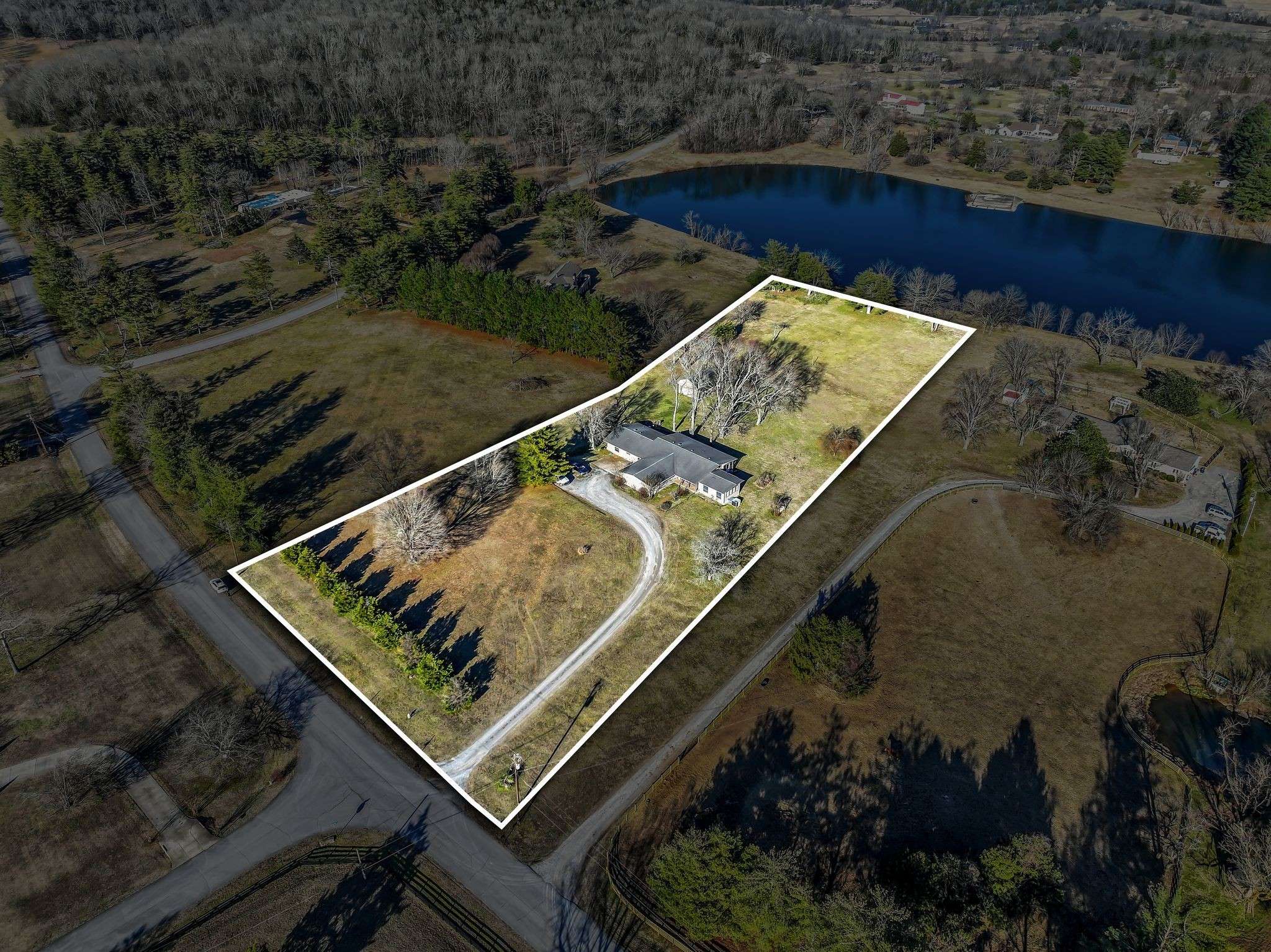 1020 Bunker Hill Dr, Arrington, TN 37014