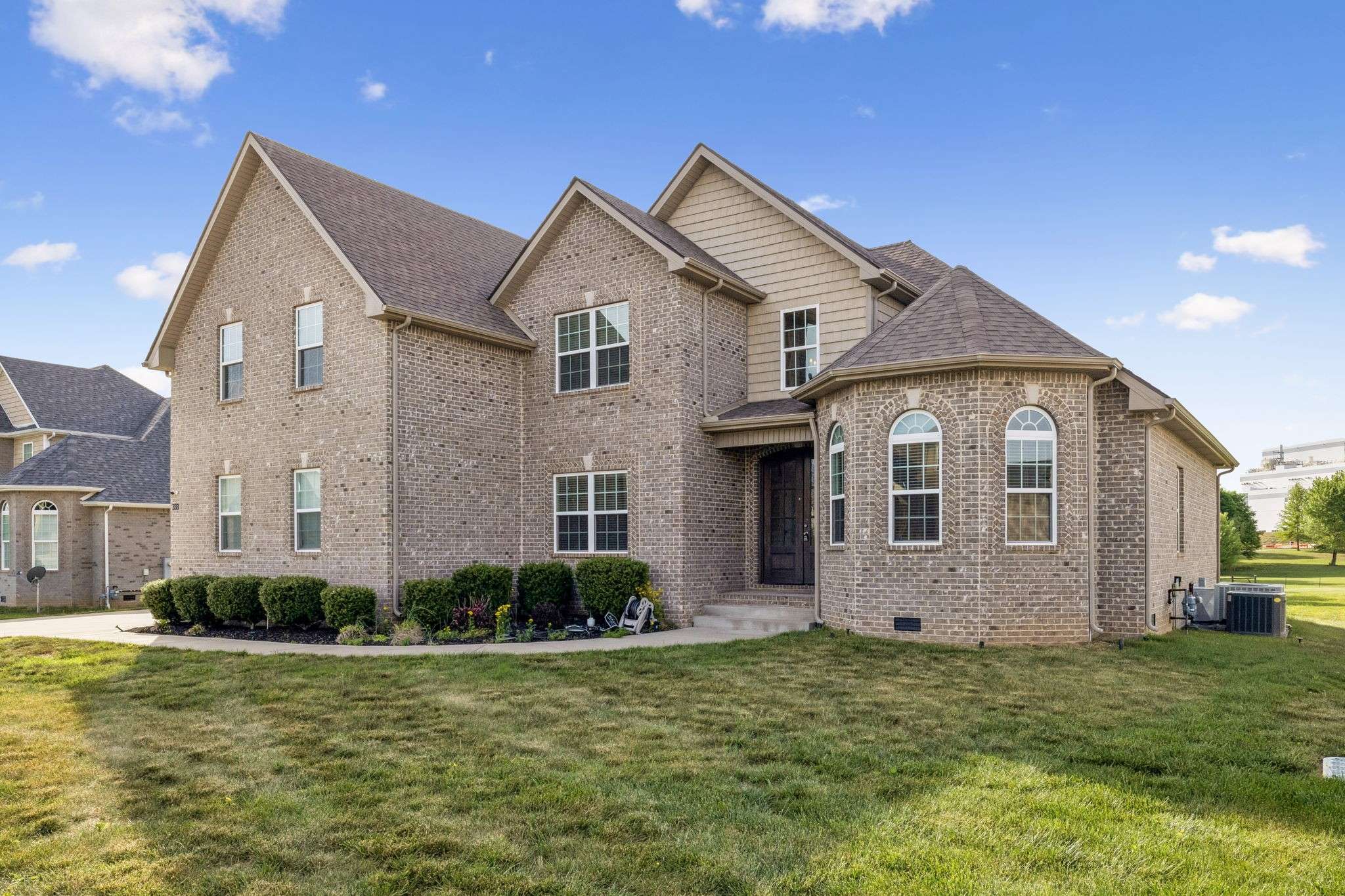 333 Clarabelle Ln, Clarksville, TN 37040