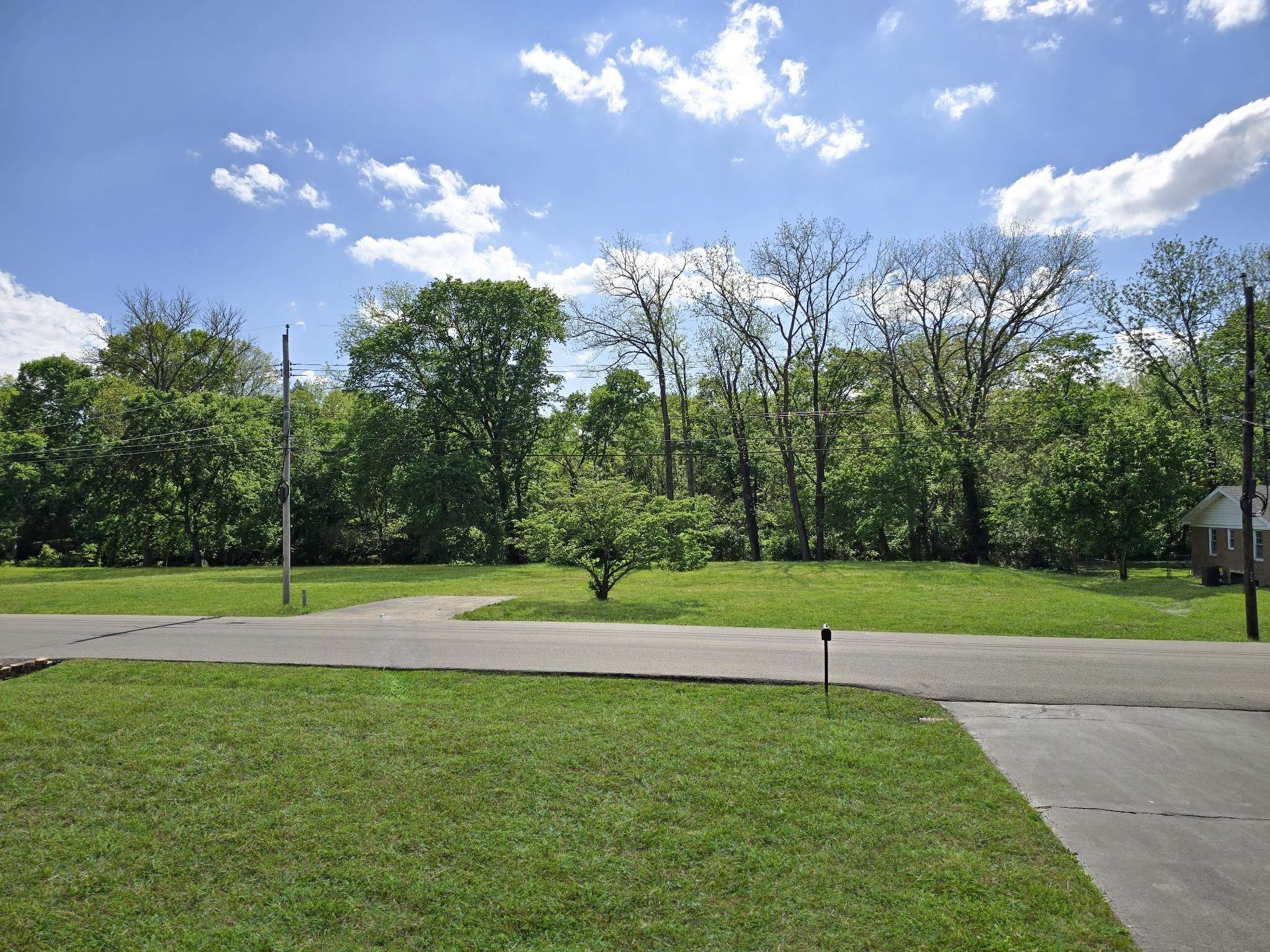 207 Donna Dr, Hopkinsville, KY 42240
