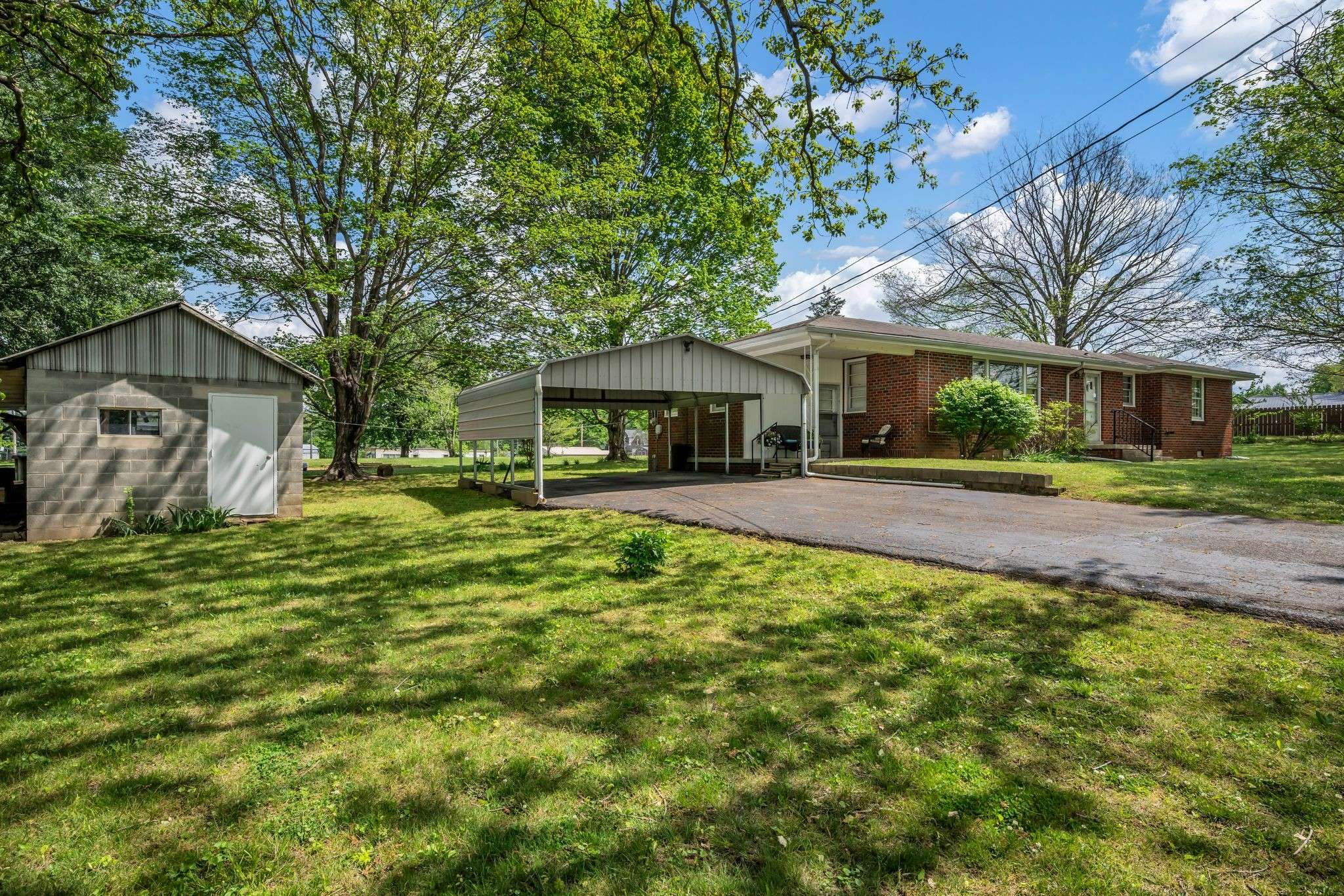 1006 Hershell St, Burns, TN 37029