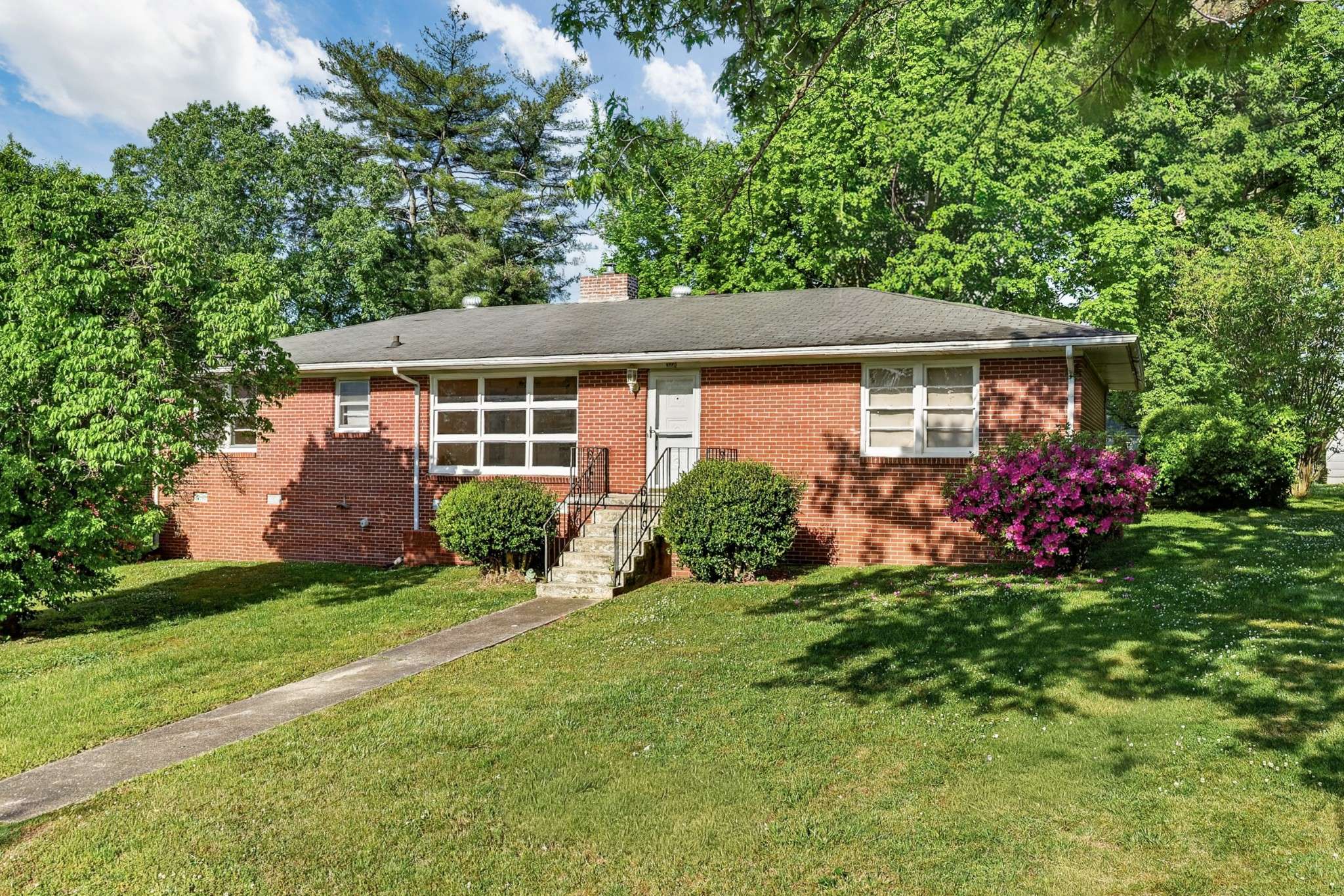 708 Morningside Dr, Fayetteville, TN 37334
