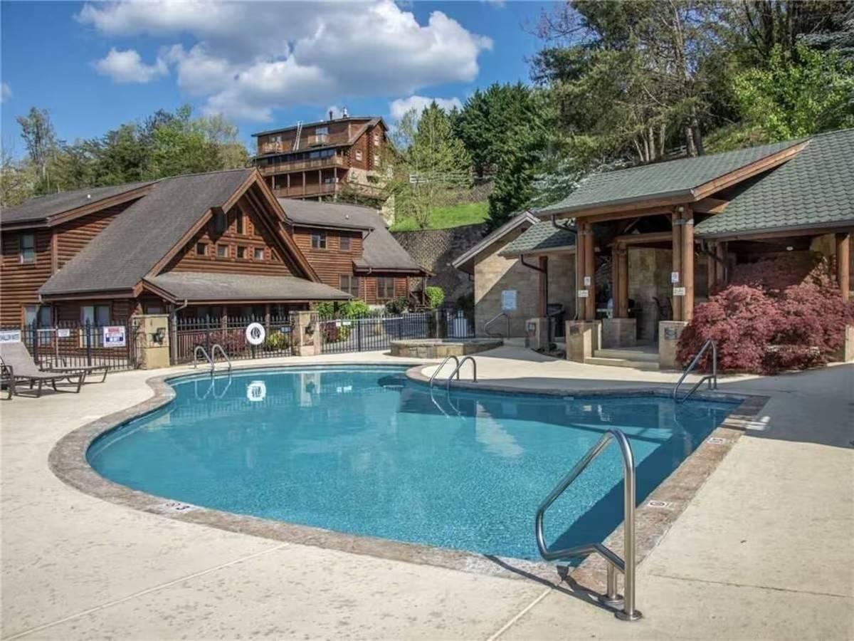 839 Golf View Blvd, Pigeon Forge, TN 37863
