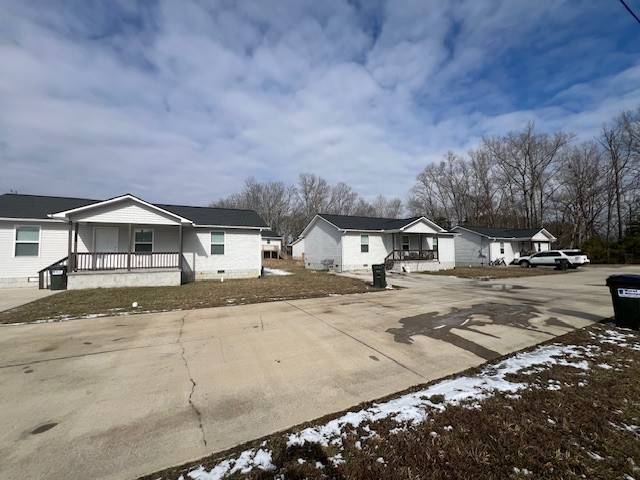 225 Iris Ln, Crossville, TN 38555