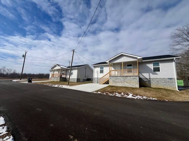 225 Iris Ln, Crossville, TN 38555