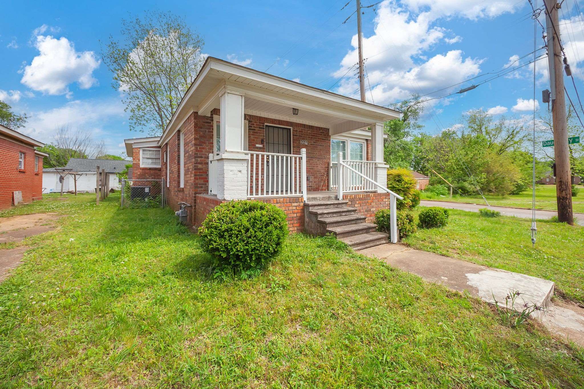 221 Burton St, Jackson, TN 38301