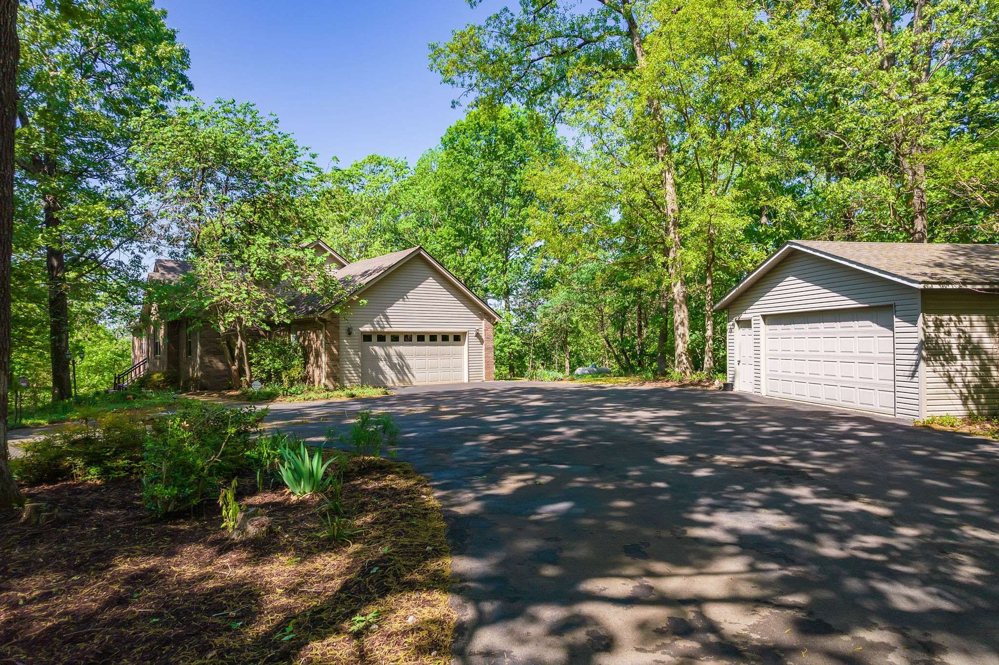 1050 Red Top Hill Rd, Buchanan, TN 38222