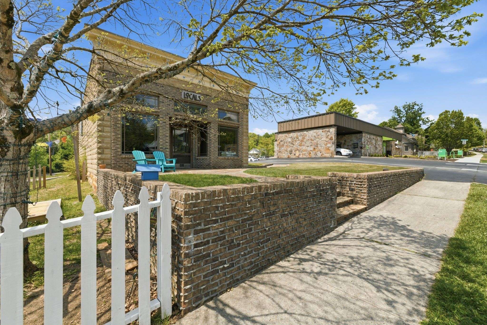 49 University Ave, Sewanee, TN 37375
