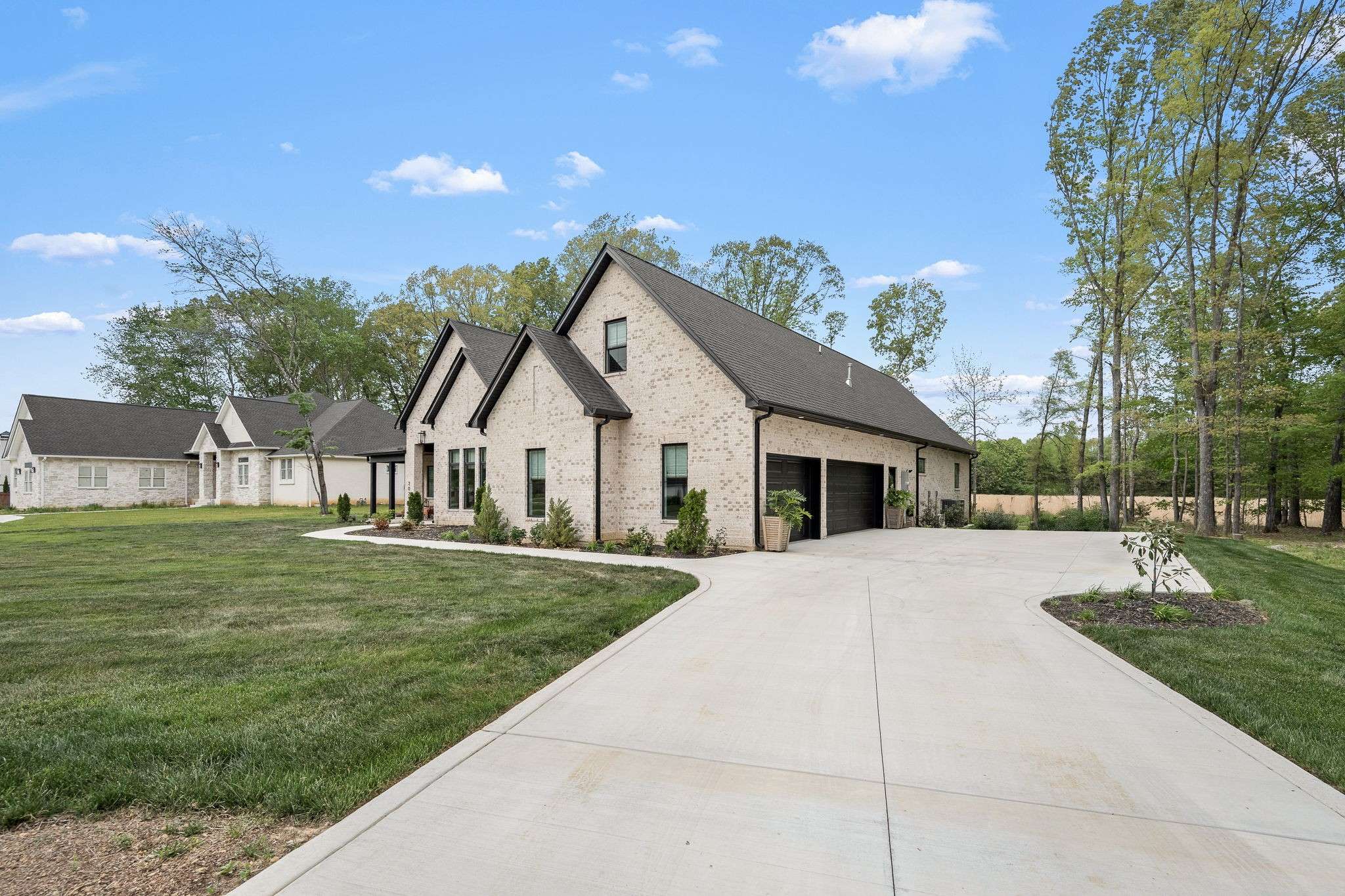 2022 COUNTRY CLUB DRIVE, Tullahoma, TN 37388