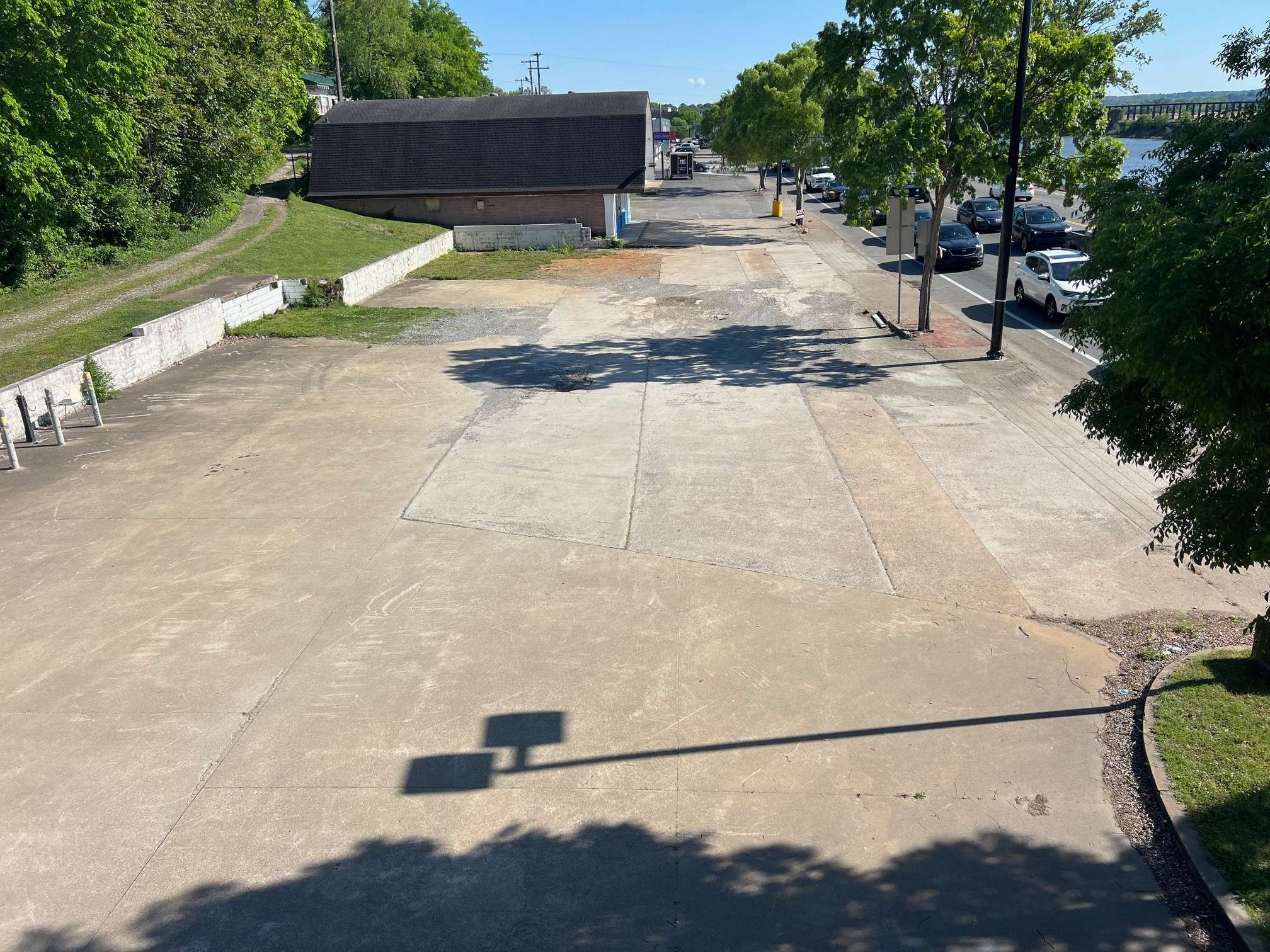 261 N Riverside Dr, Clarksville, TN 37040