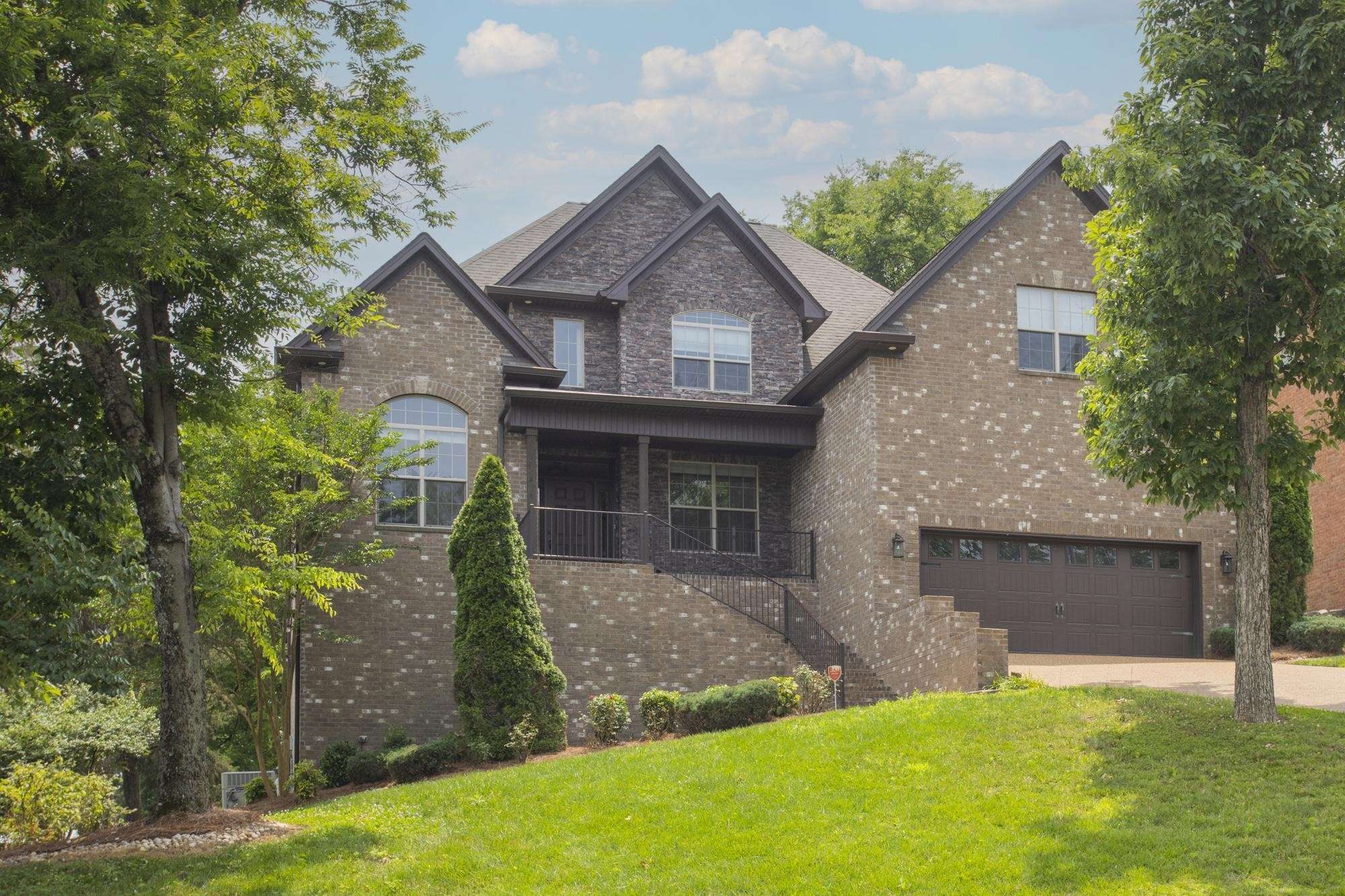 111 Country Hills Dr, Hendersonville, TN 37075