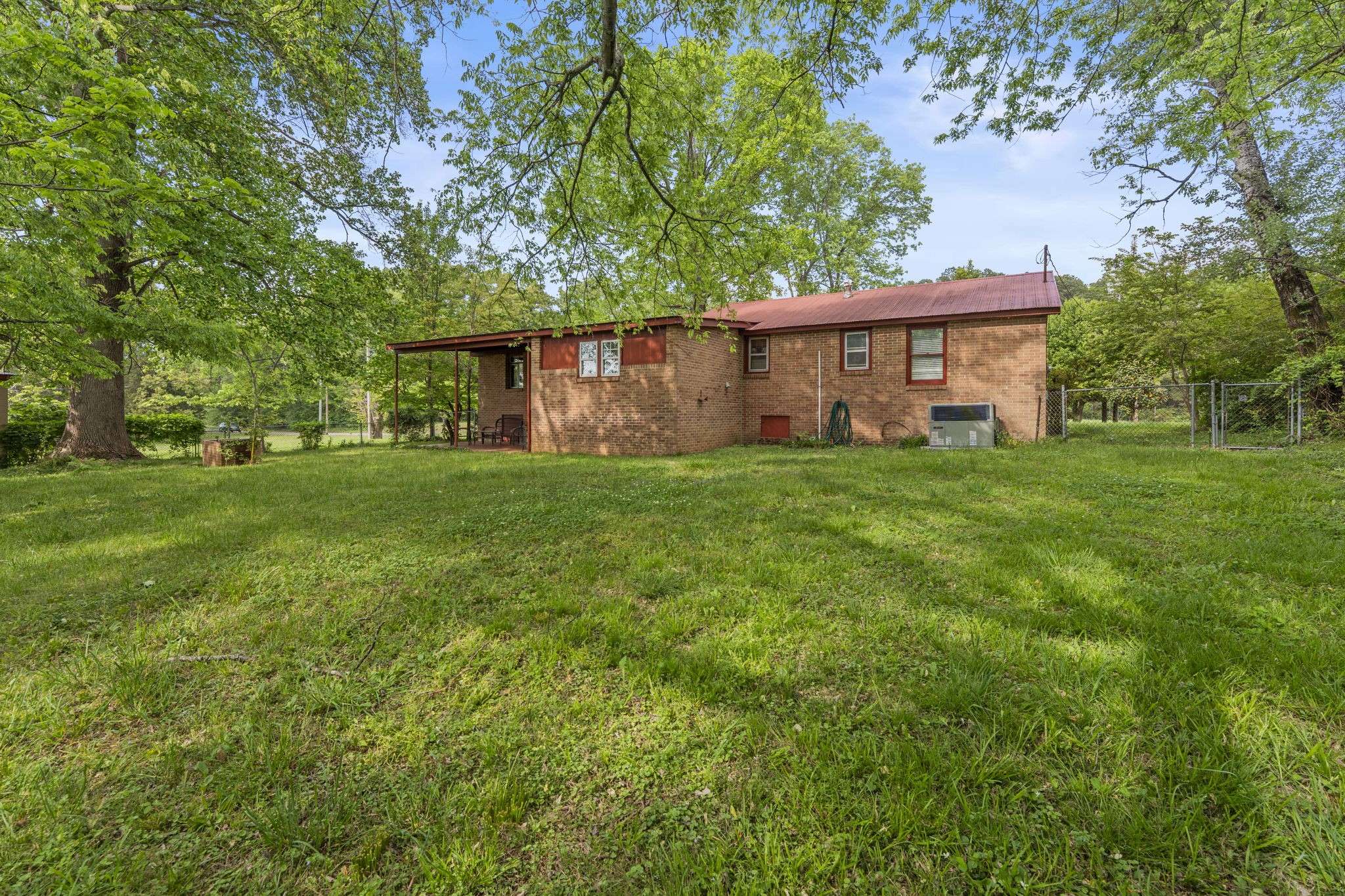 1400 Holders Cove Rd, Winchester, TN 37398