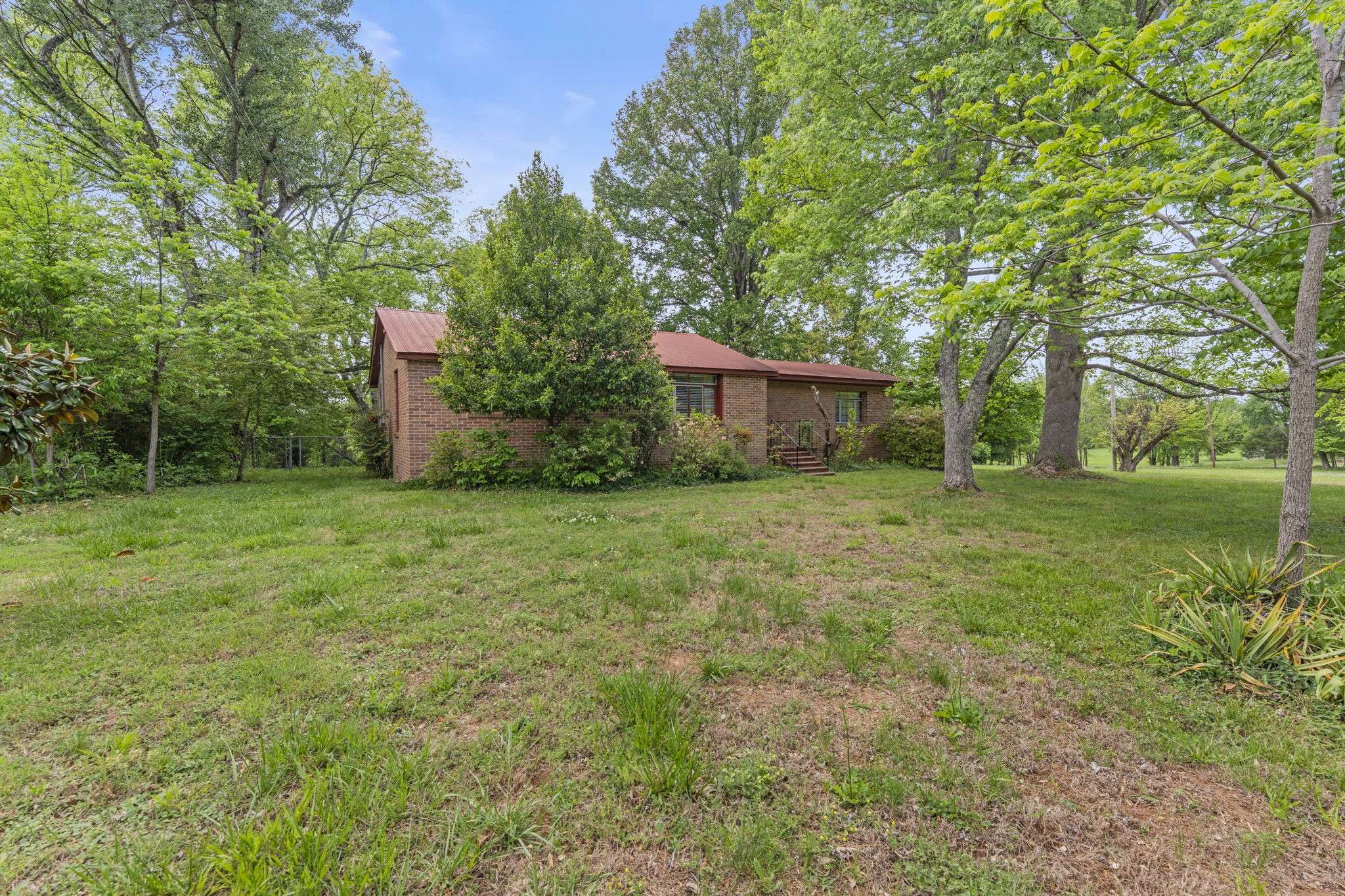 1400 Holders Cove Rd, Winchester, TN 37398