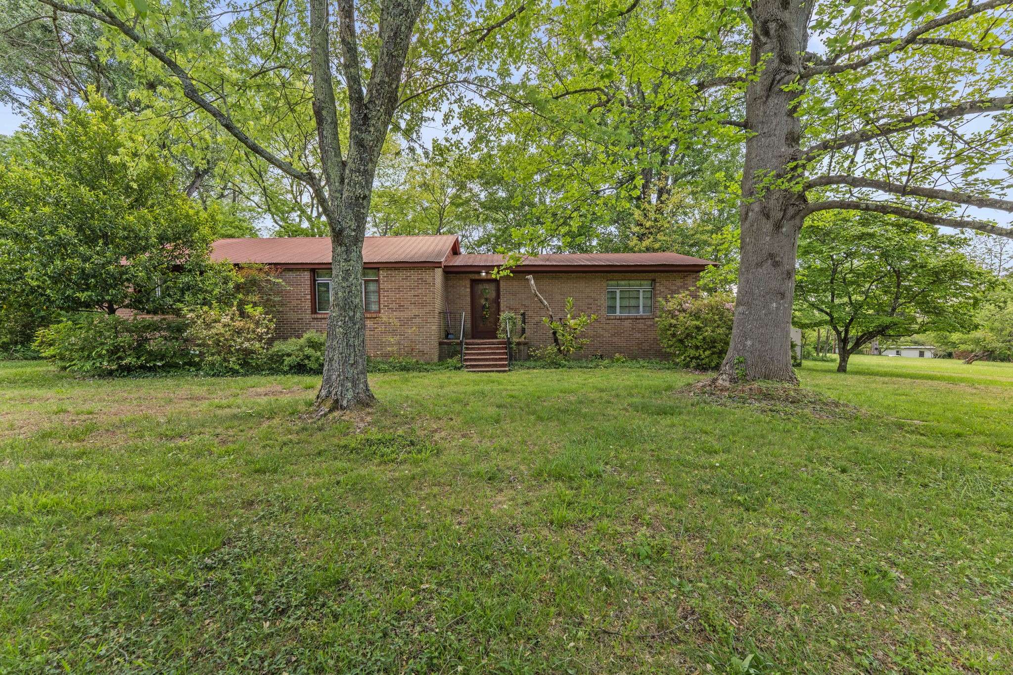 1400 Holders Cove Rd, Winchester, TN 37398