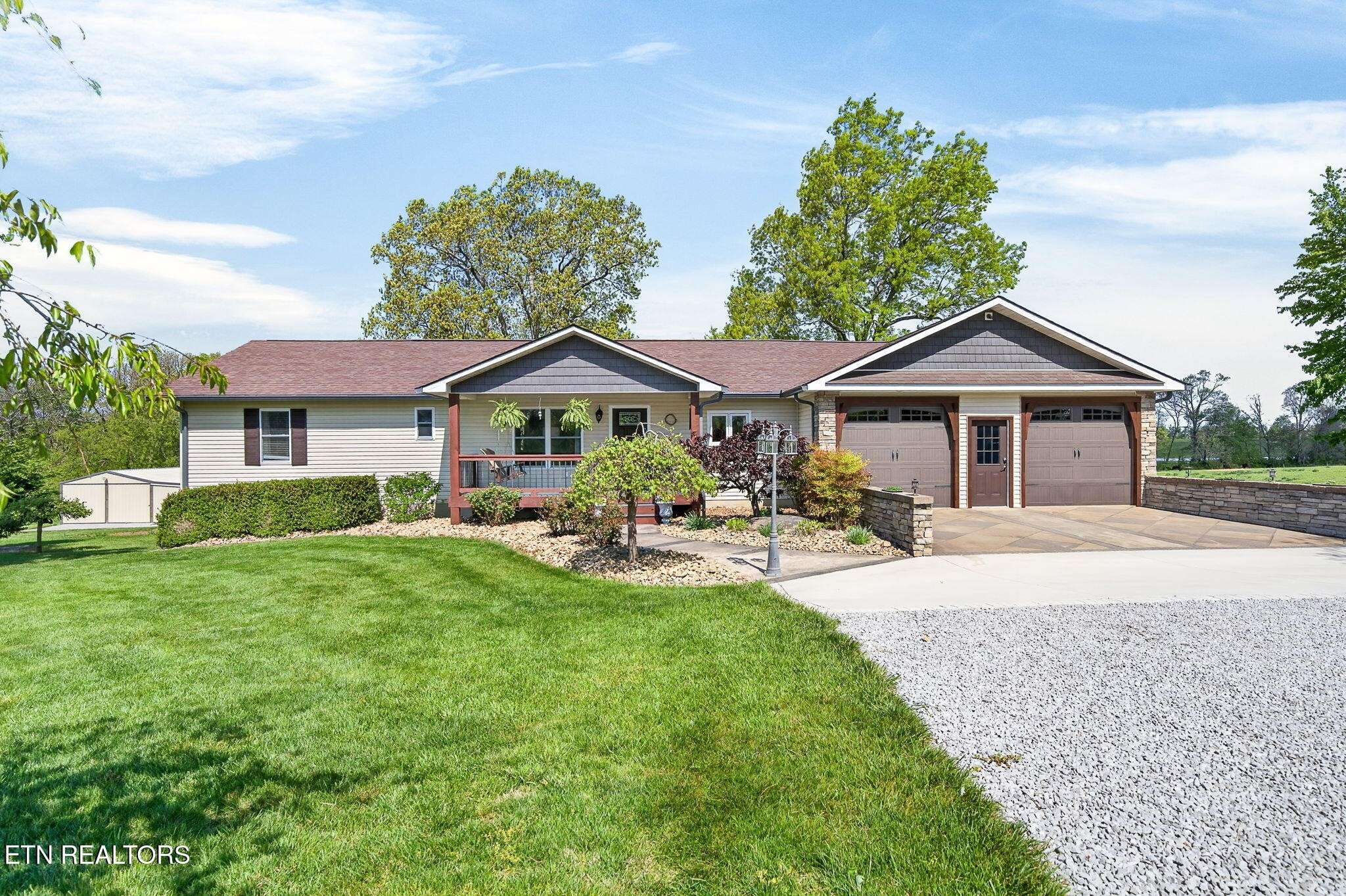 7668 Plateau Rd, Crossville, TN 38571