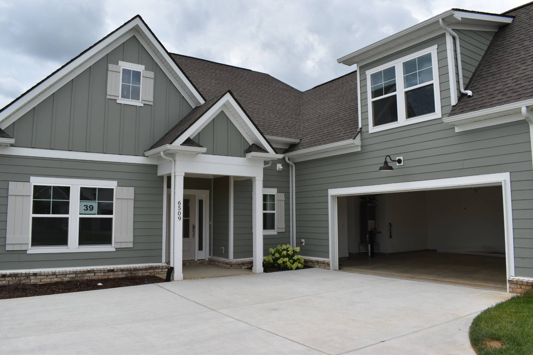 6509 Ripple Ridge Ct, Columbia, TN 38401