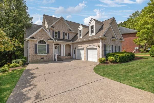 2701 N Highlands Dr, Nashville, TN 37221