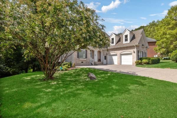 2701 N Highlands Dr, Nashville, TN 37221