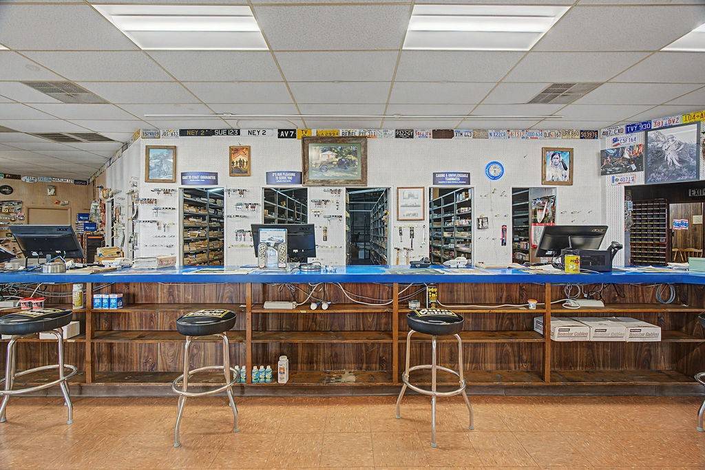 100 Hopkinsville St, Russellville, KY 42276