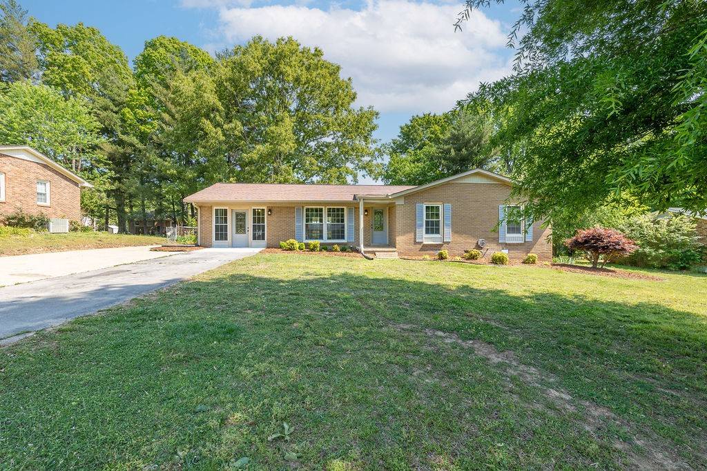 1606 Whippoorwill Dr, Lawrenceburg, TN 38464