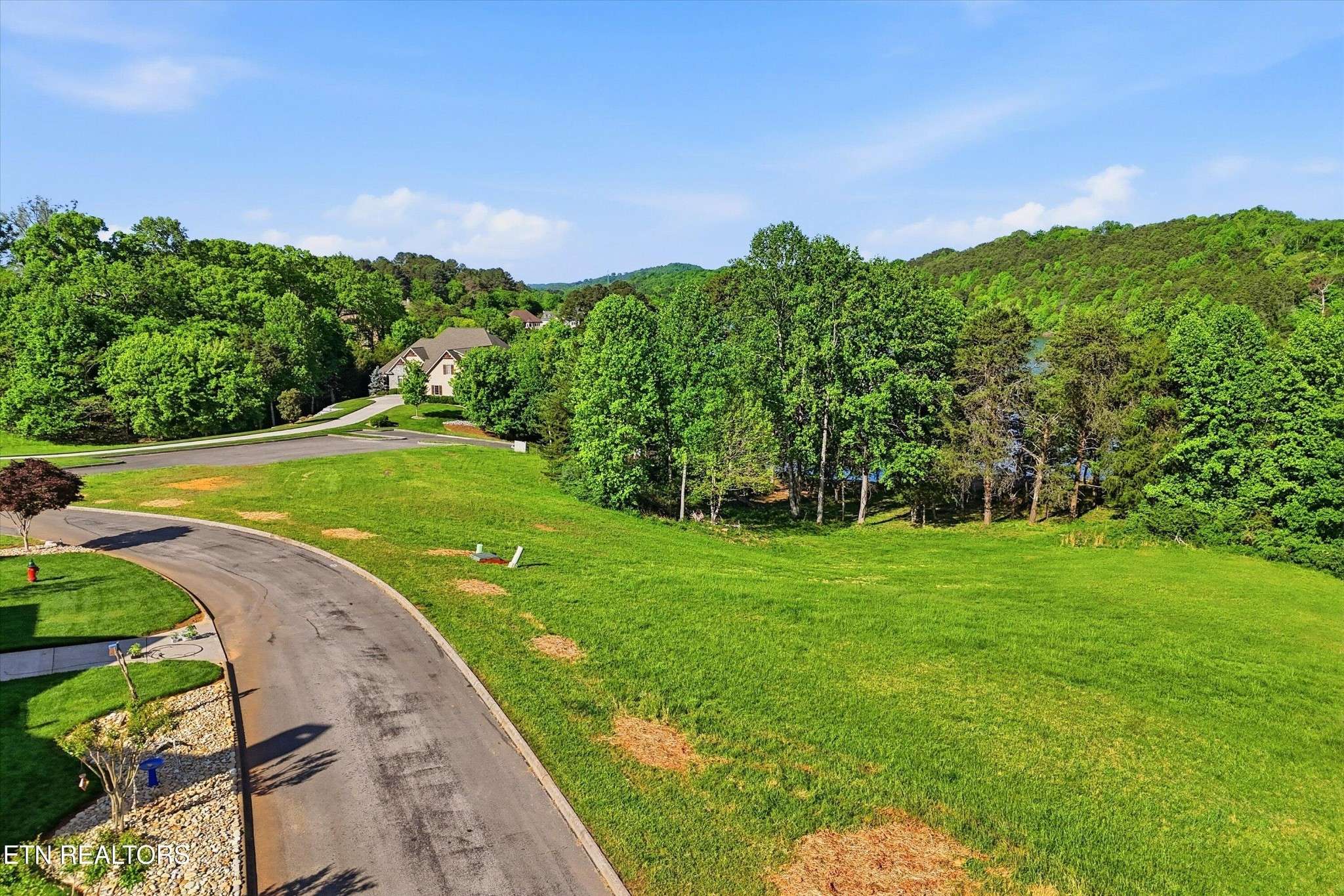 261 White Swan Drive, Vonore, TN 37885