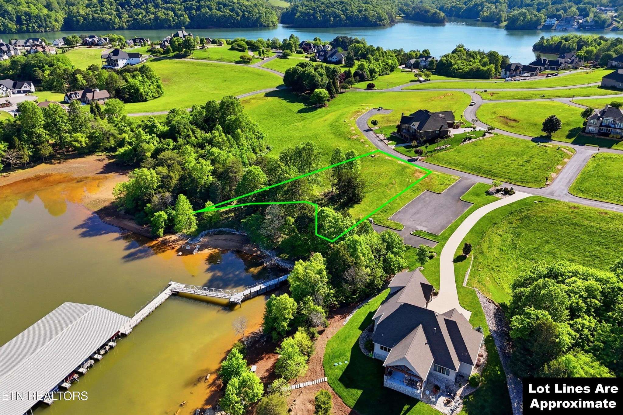 261 White Swan Drive, Vonore, TN 37885