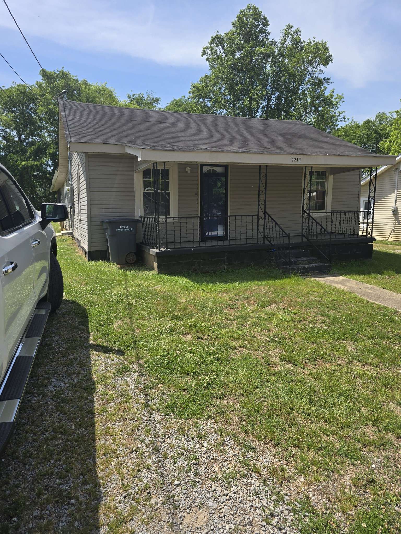 1214 Locust St, Fayetteville, TN 37334