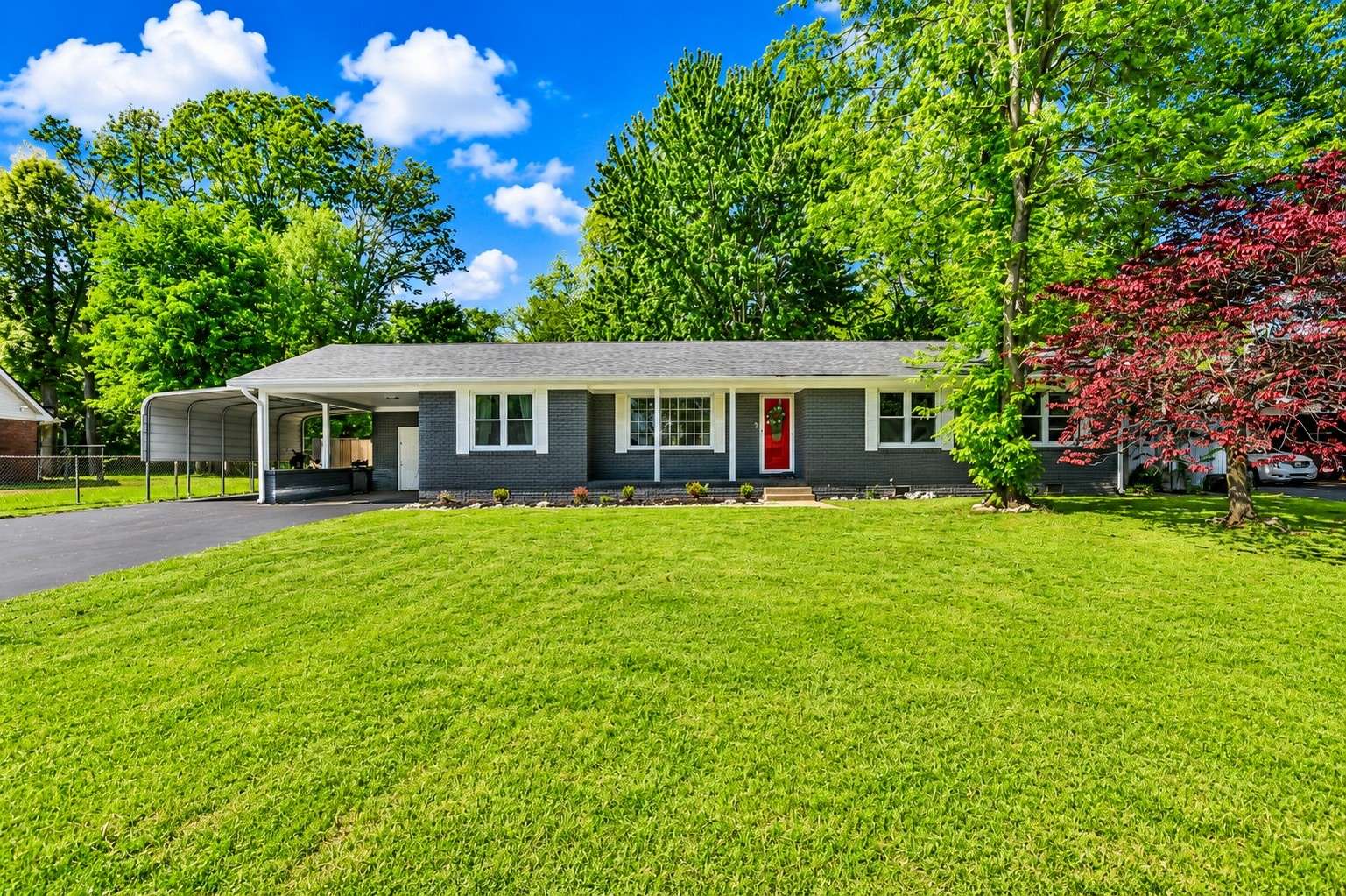 300 Donna Dr, Hopkinsville, KY 42240