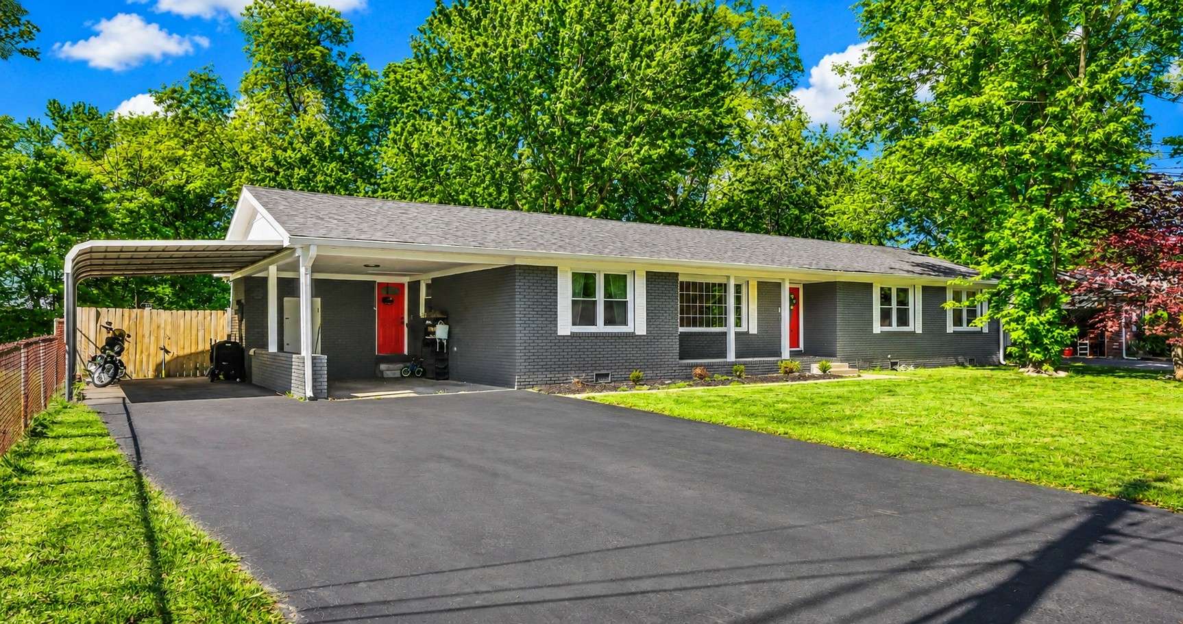 300 Donna Dr, Hopkinsville, KY 42240
