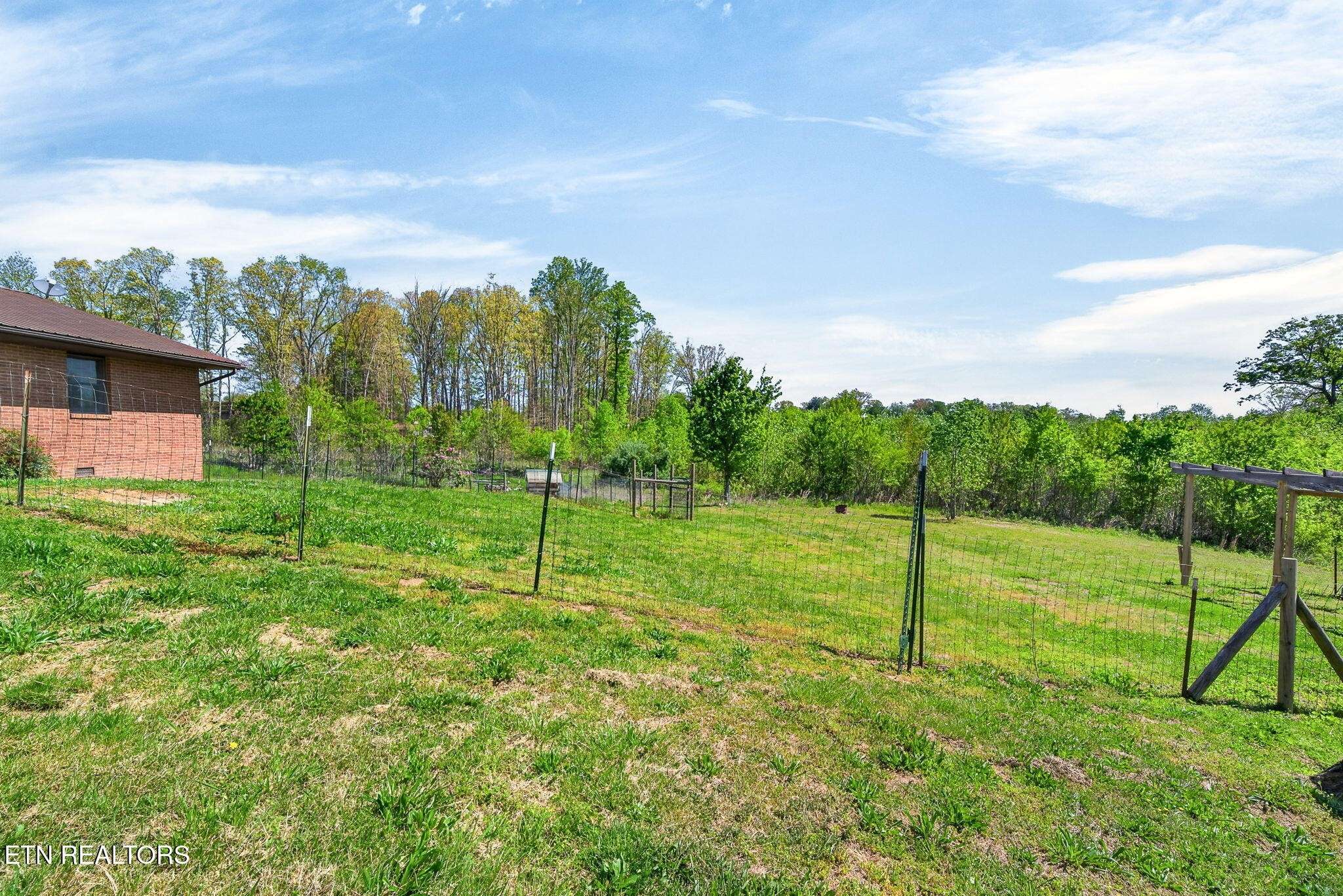 935 Brewer Rd, Crossville, TN 38572