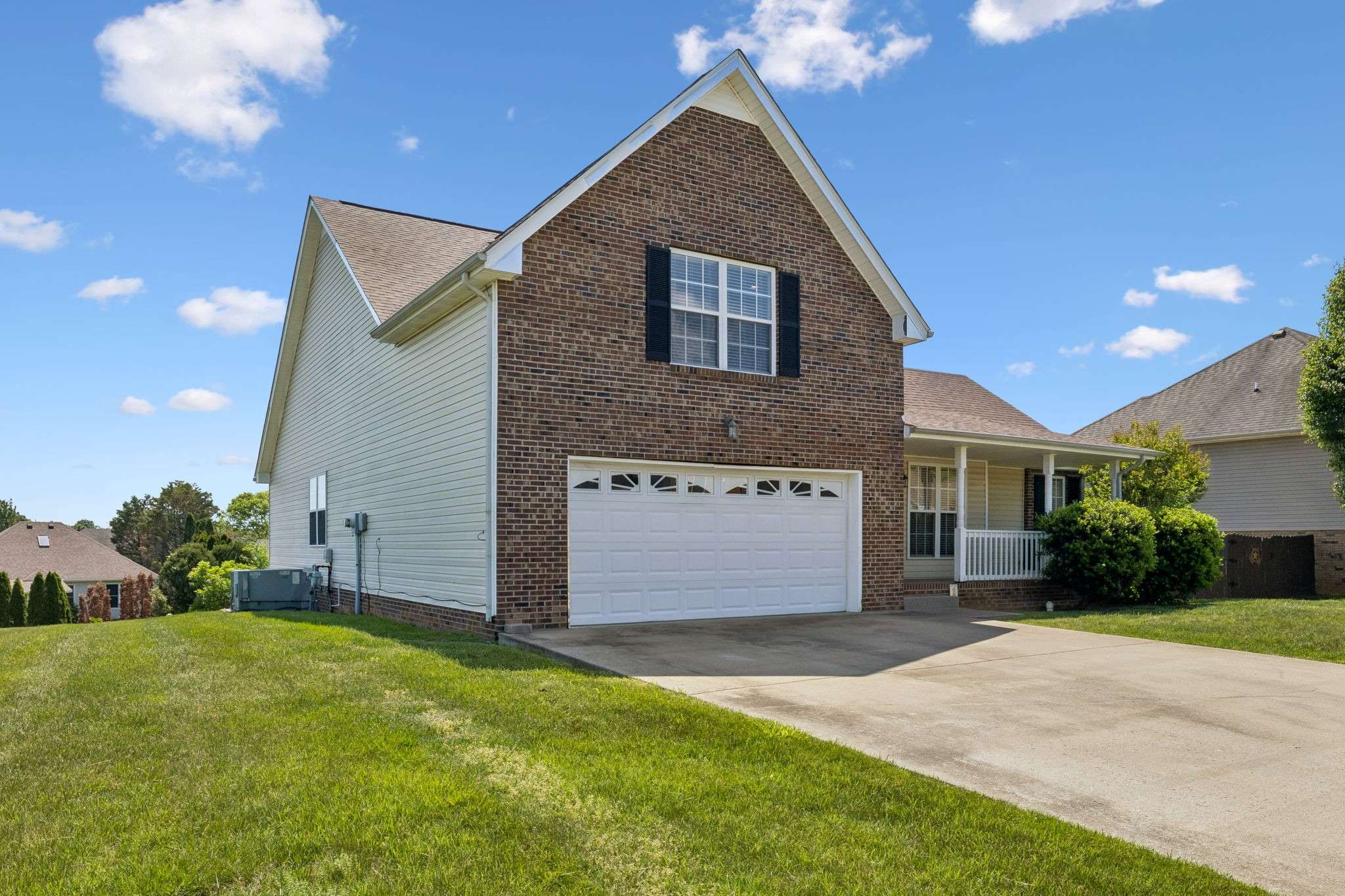 688 Fallbrook Ln, Clarksville, TN 37040