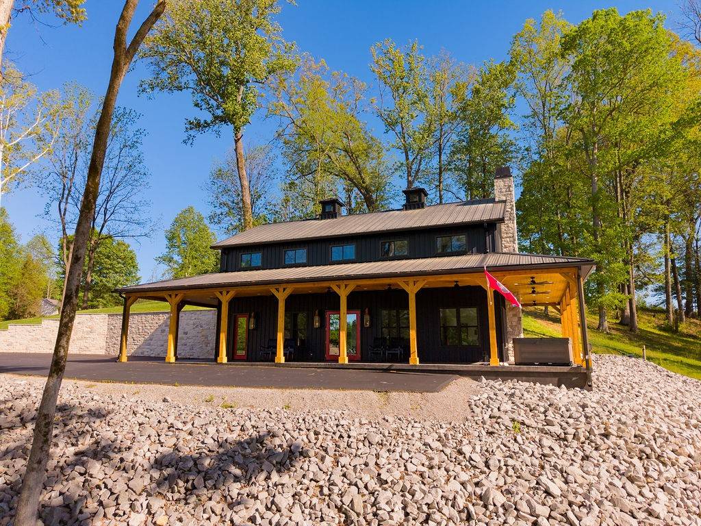 139 River Oaks Dr, Sparta, TN 38583