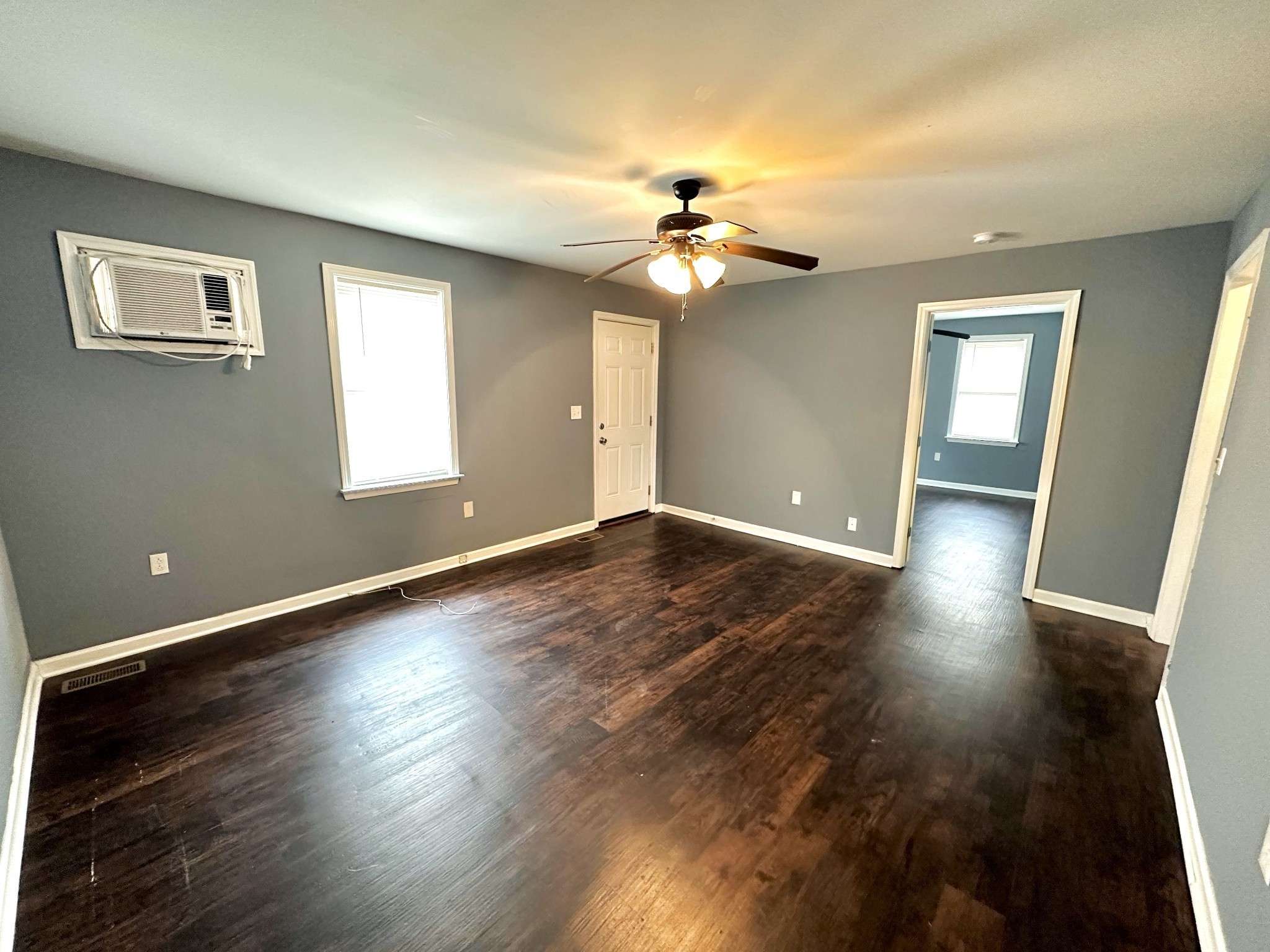 896 Locust Dr, Clarksville, TN 37040
